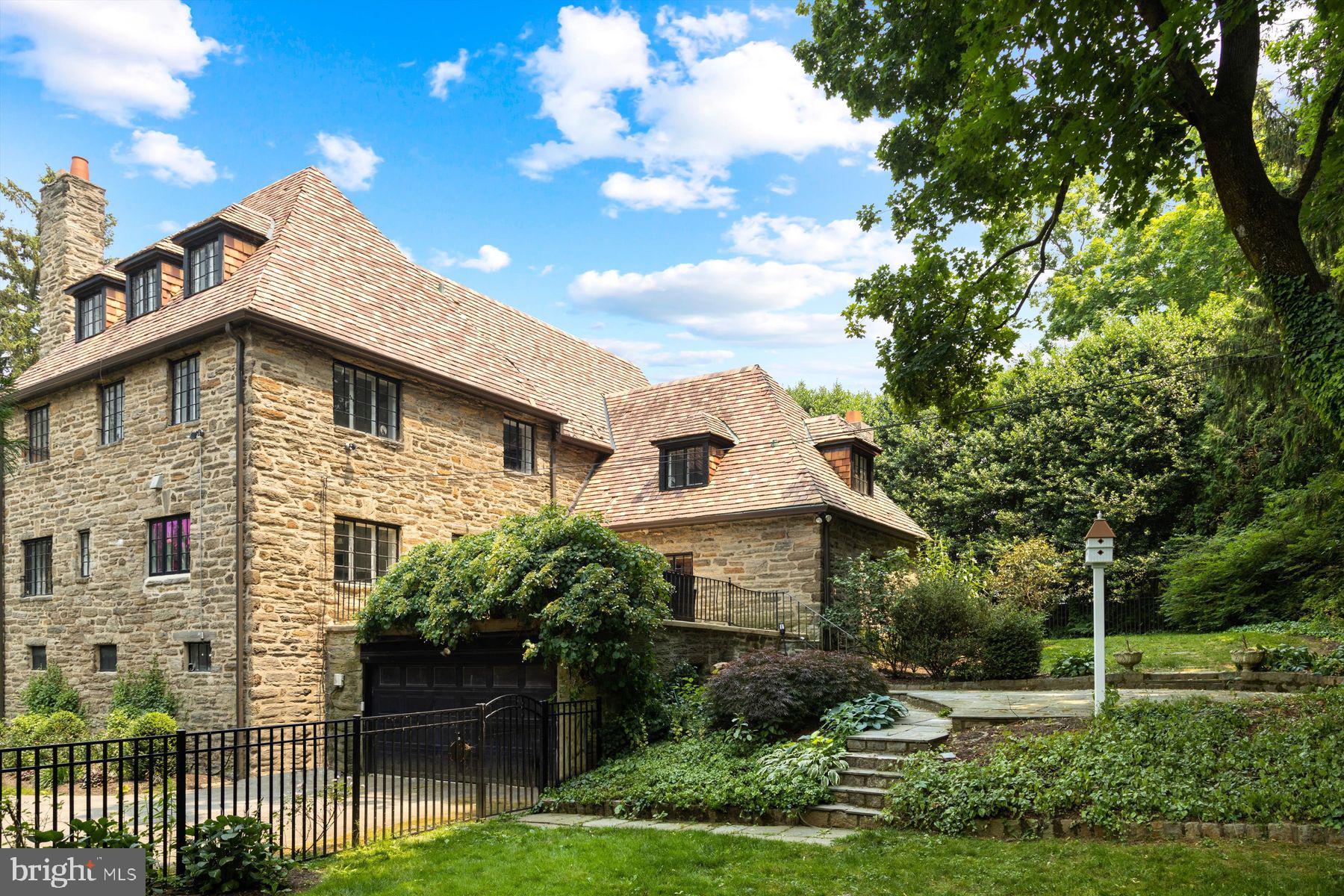 CHESTNUT HILL - Residential