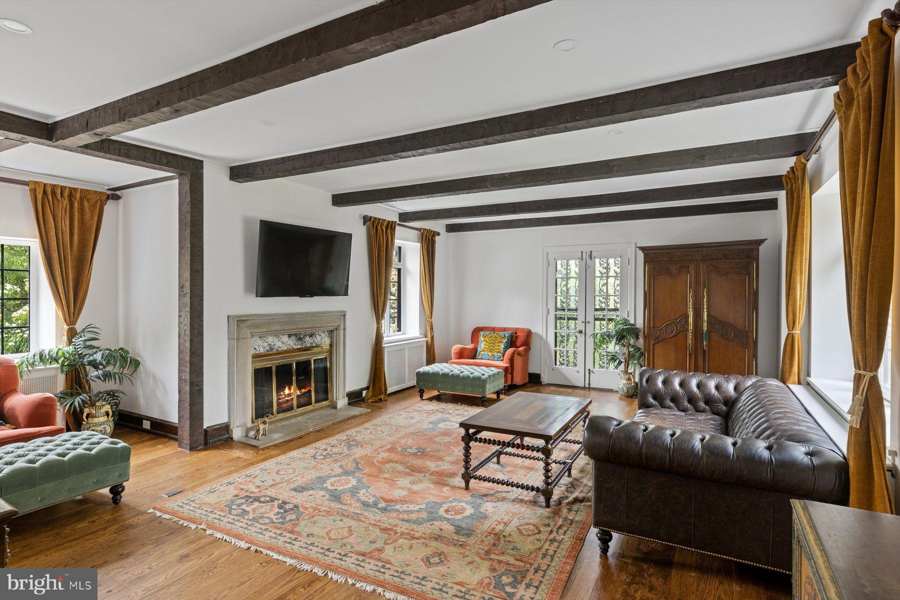 CHESTNUT HILL - Residential