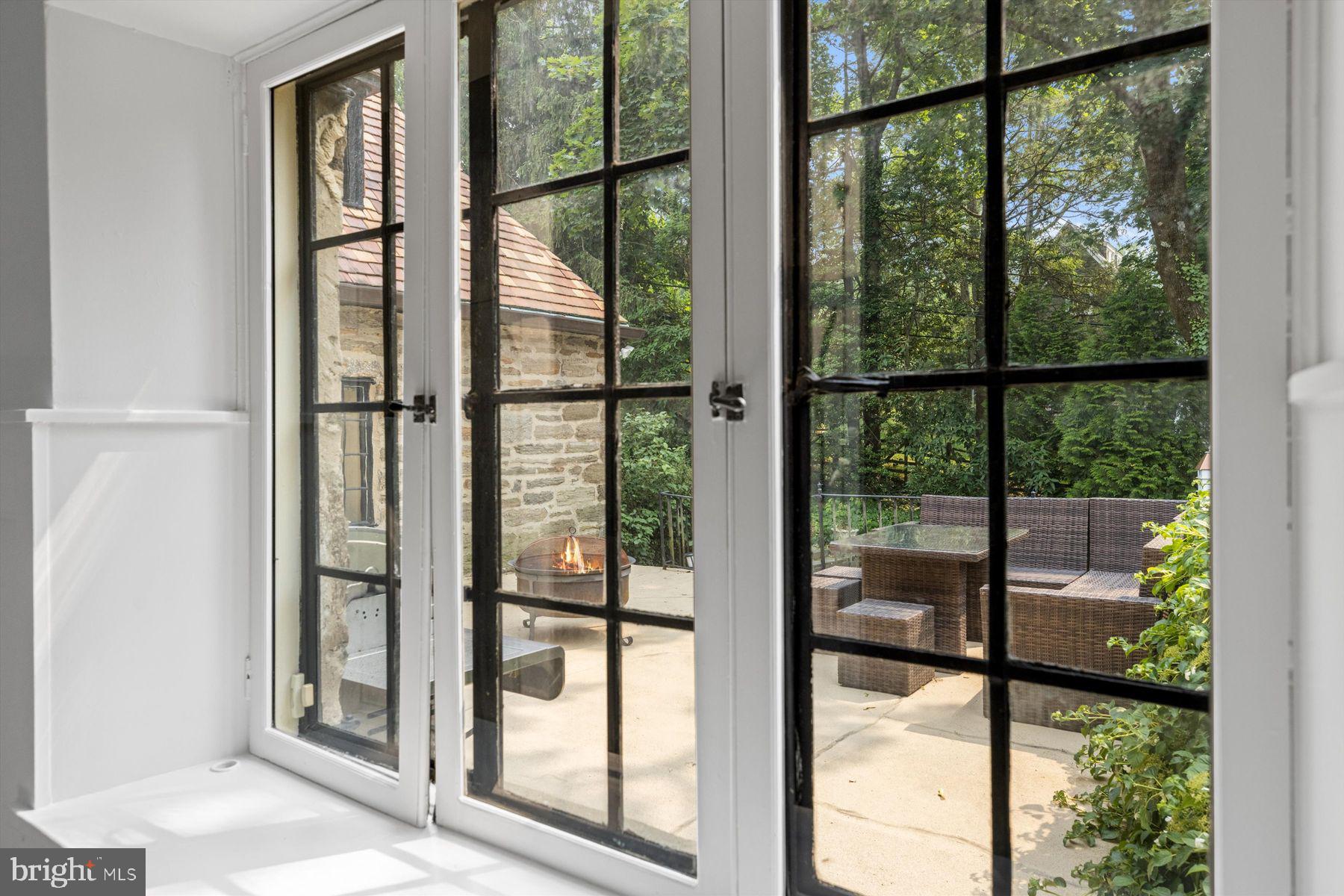 CHESTNUT HILL - Residential