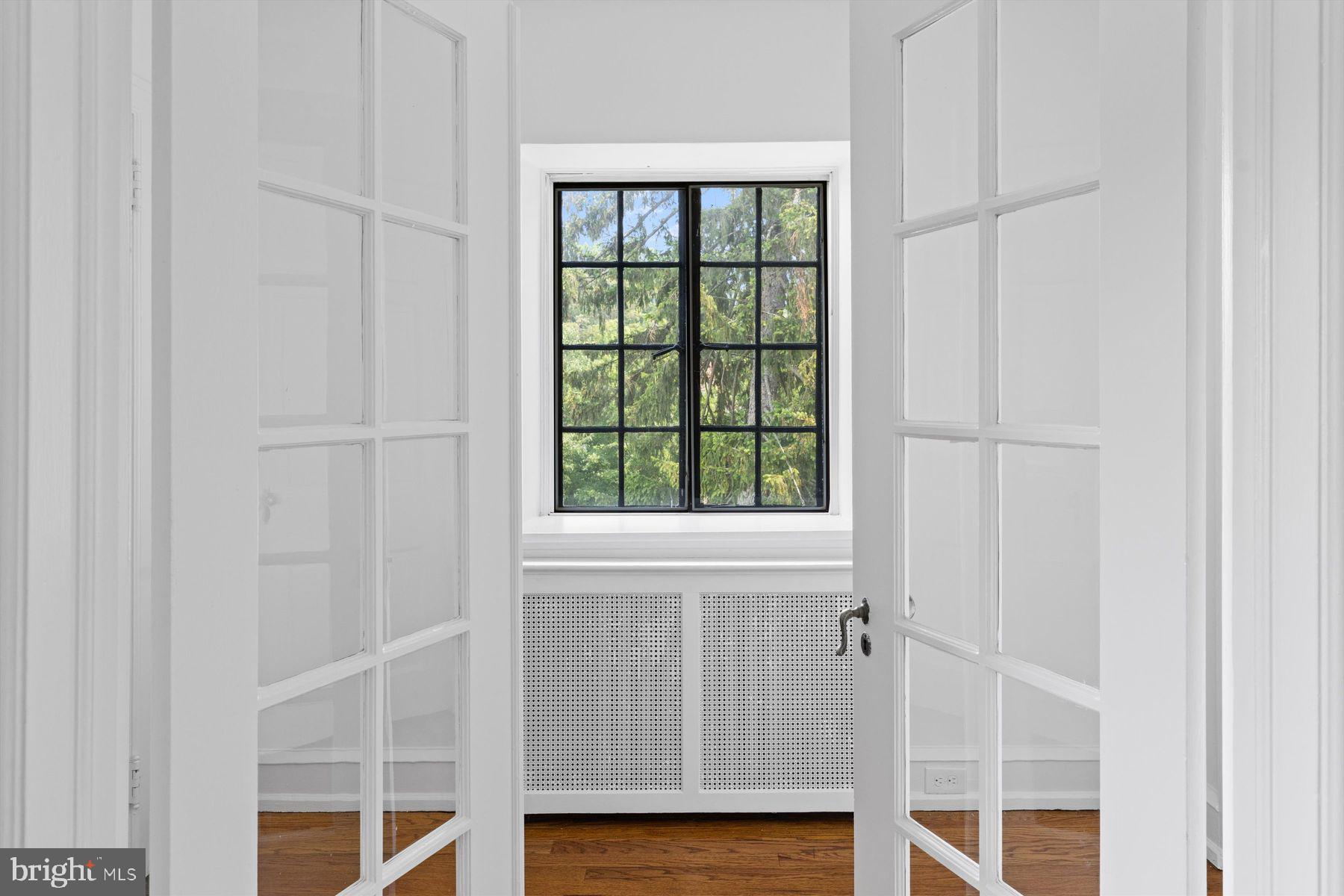 CHESTNUT HILL - Residential