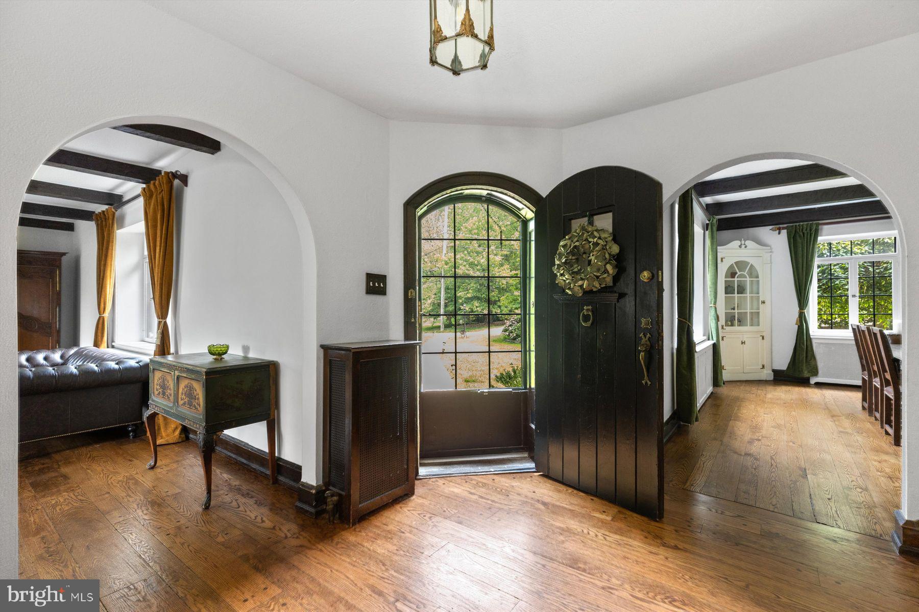 CHESTNUT HILL - Residential