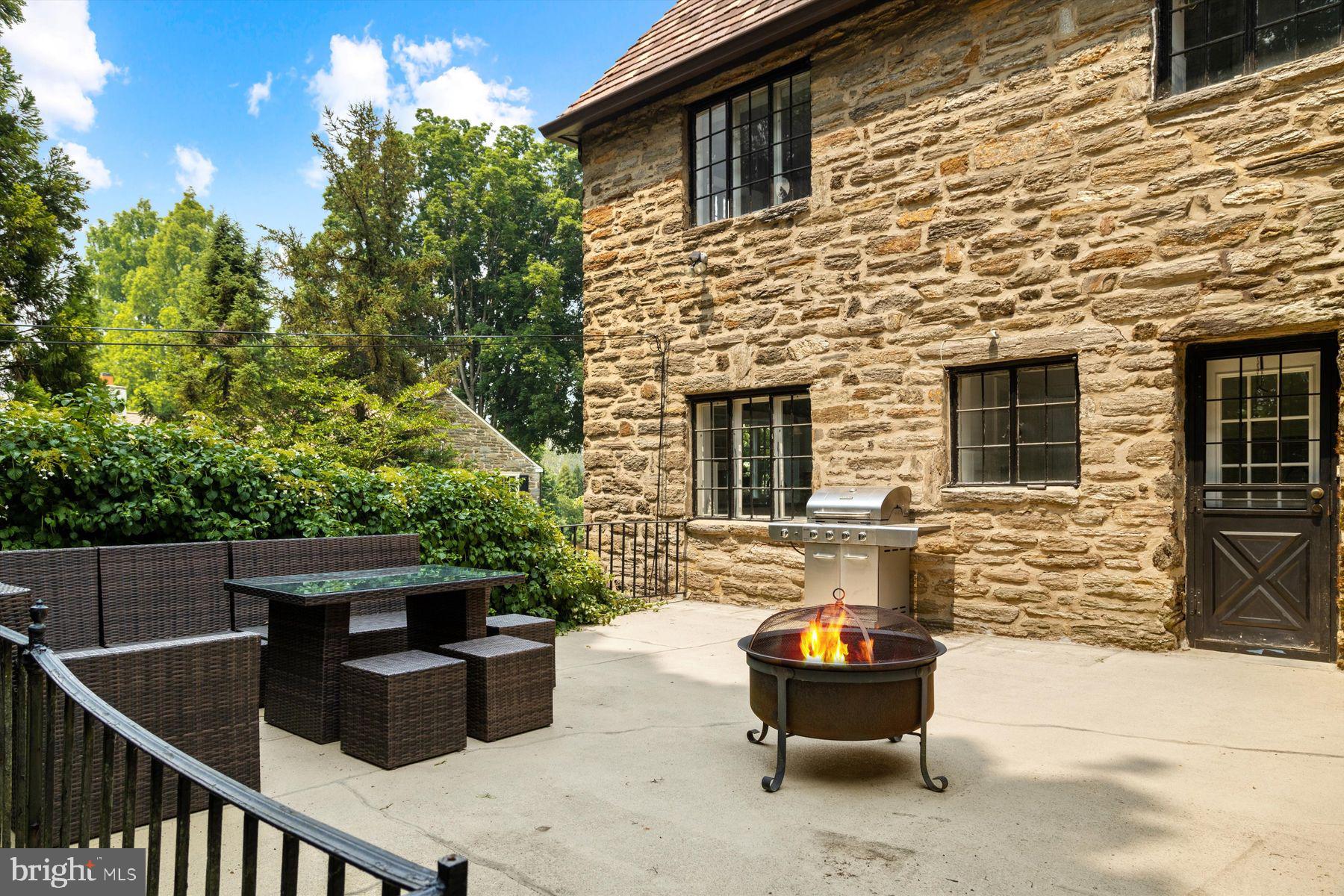 CHESTNUT HILL - Residential