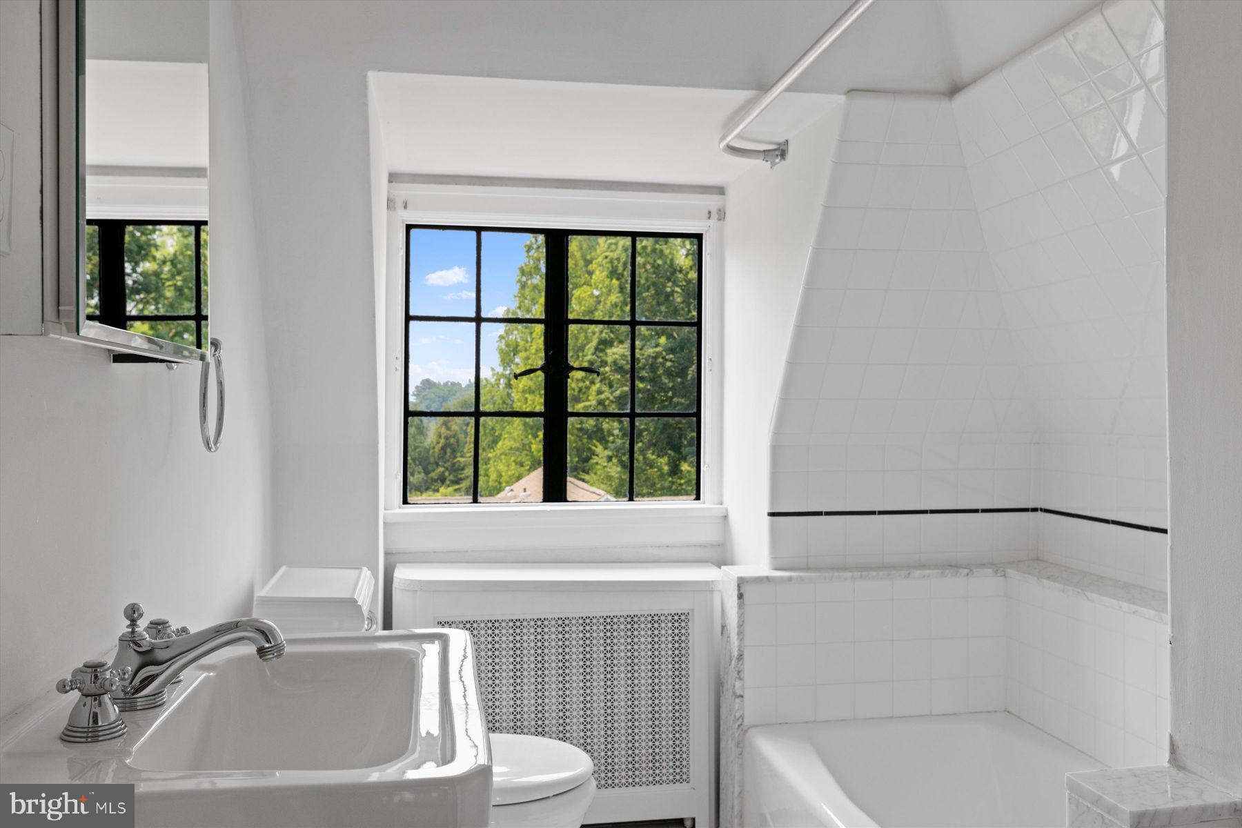 CHESTNUT HILL - Residential