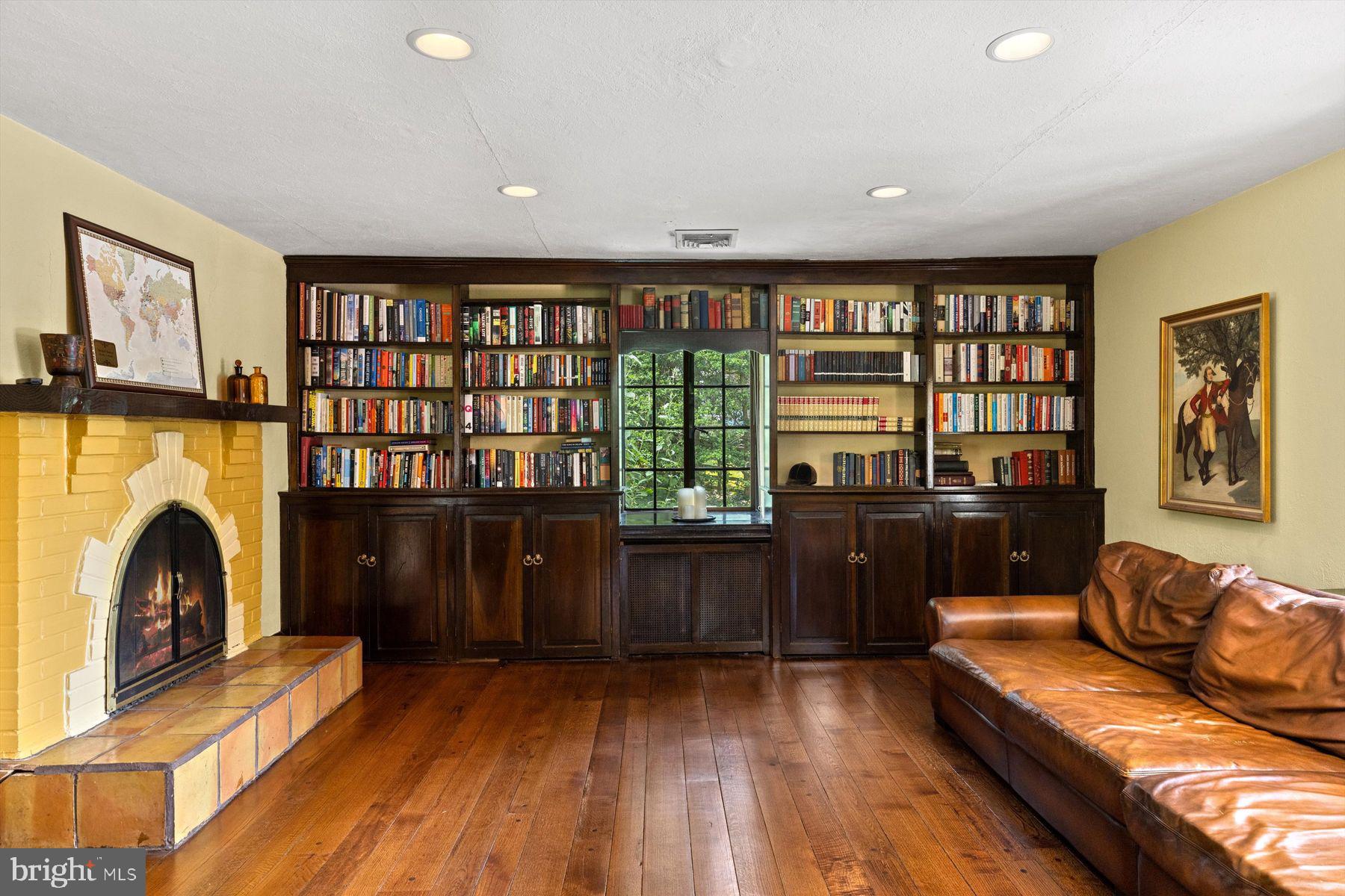 CHESTNUT HILL - Residential