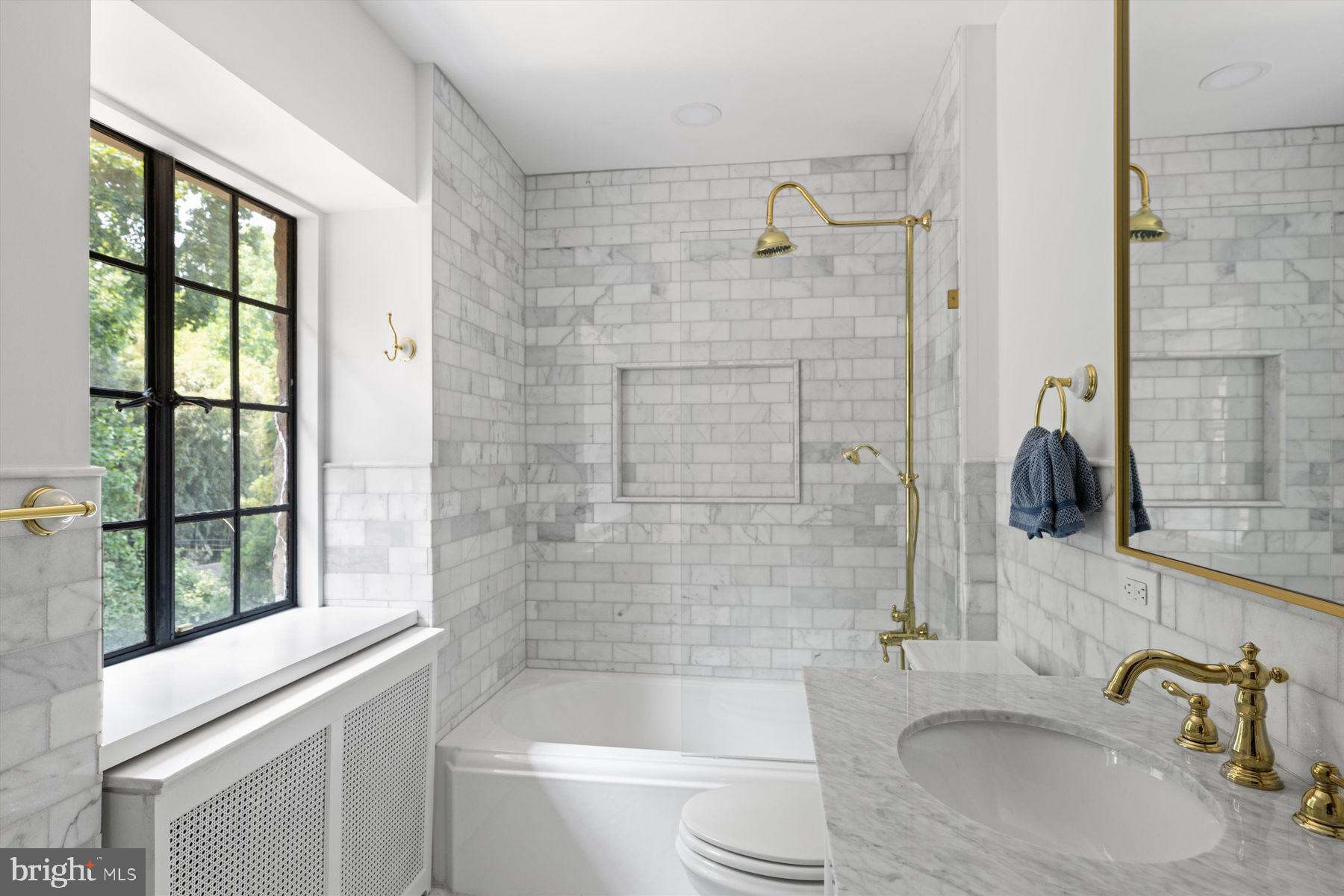 CHESTNUT HILL - Residential