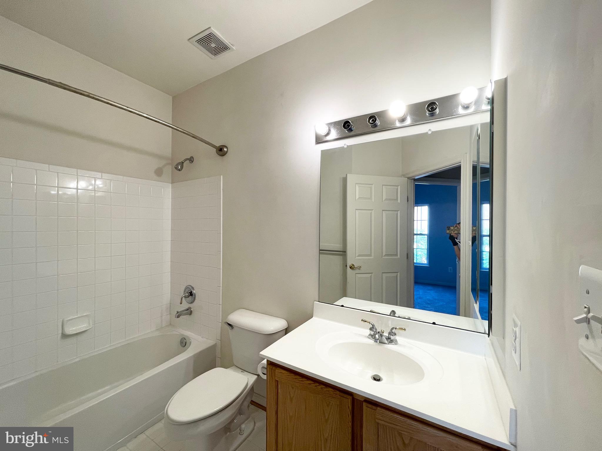 VILLAGES OF URBANA - Residential Lease