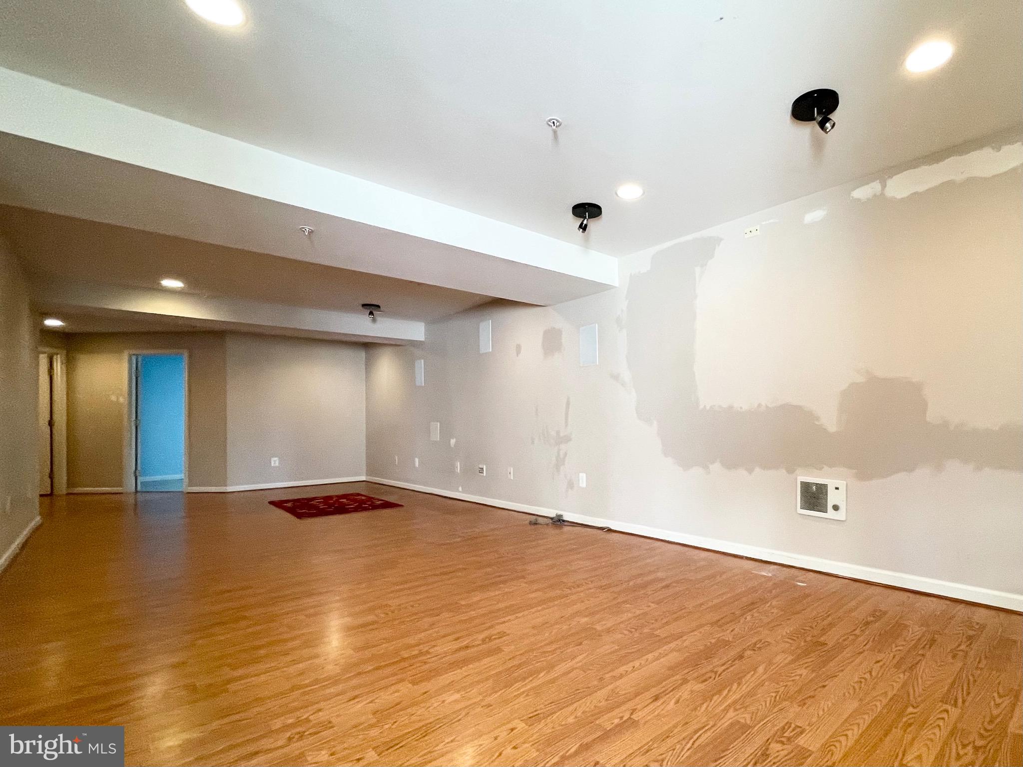 VILLAGES OF URBANA - Residential Lease