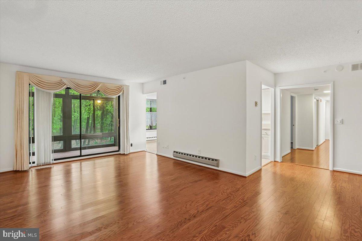 LEISURE WORLD - Residential