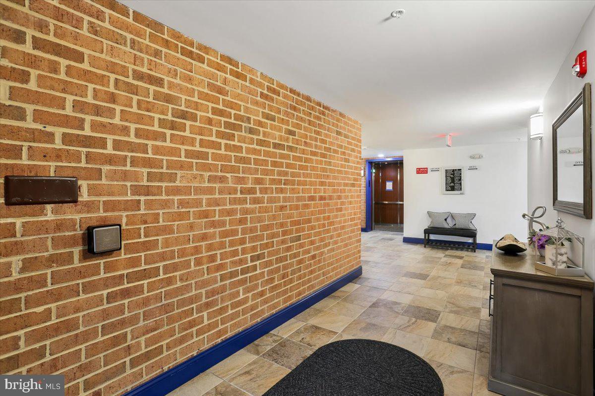 LEISURE WORLD - Residential