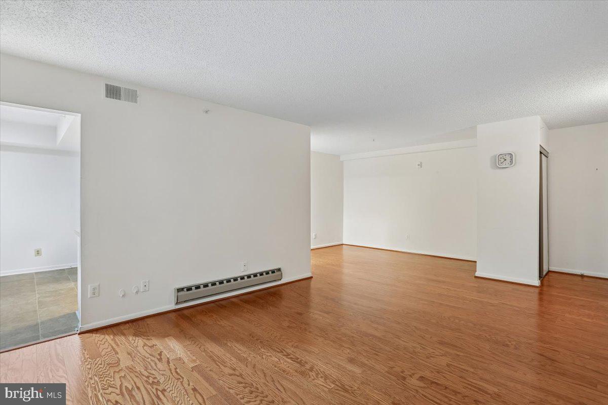 LEISURE WORLD - Residential