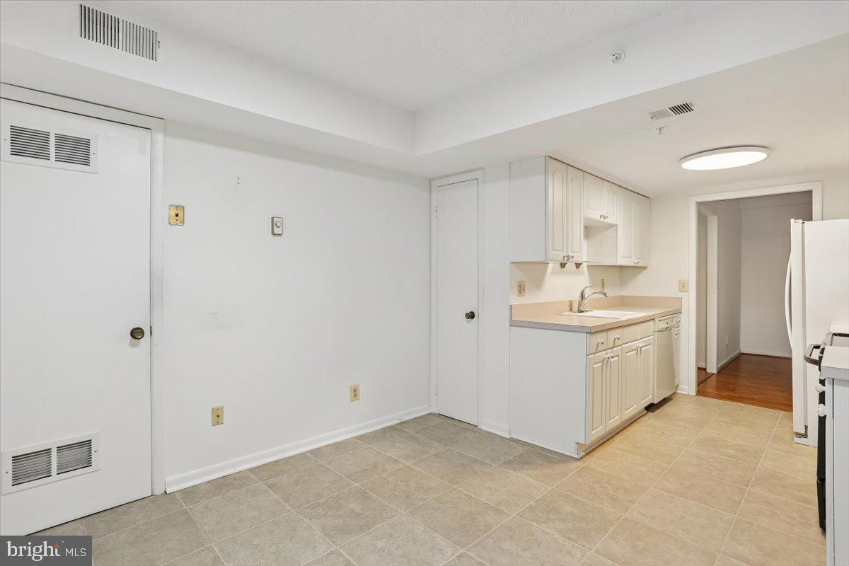 LEISURE WORLD - Residential