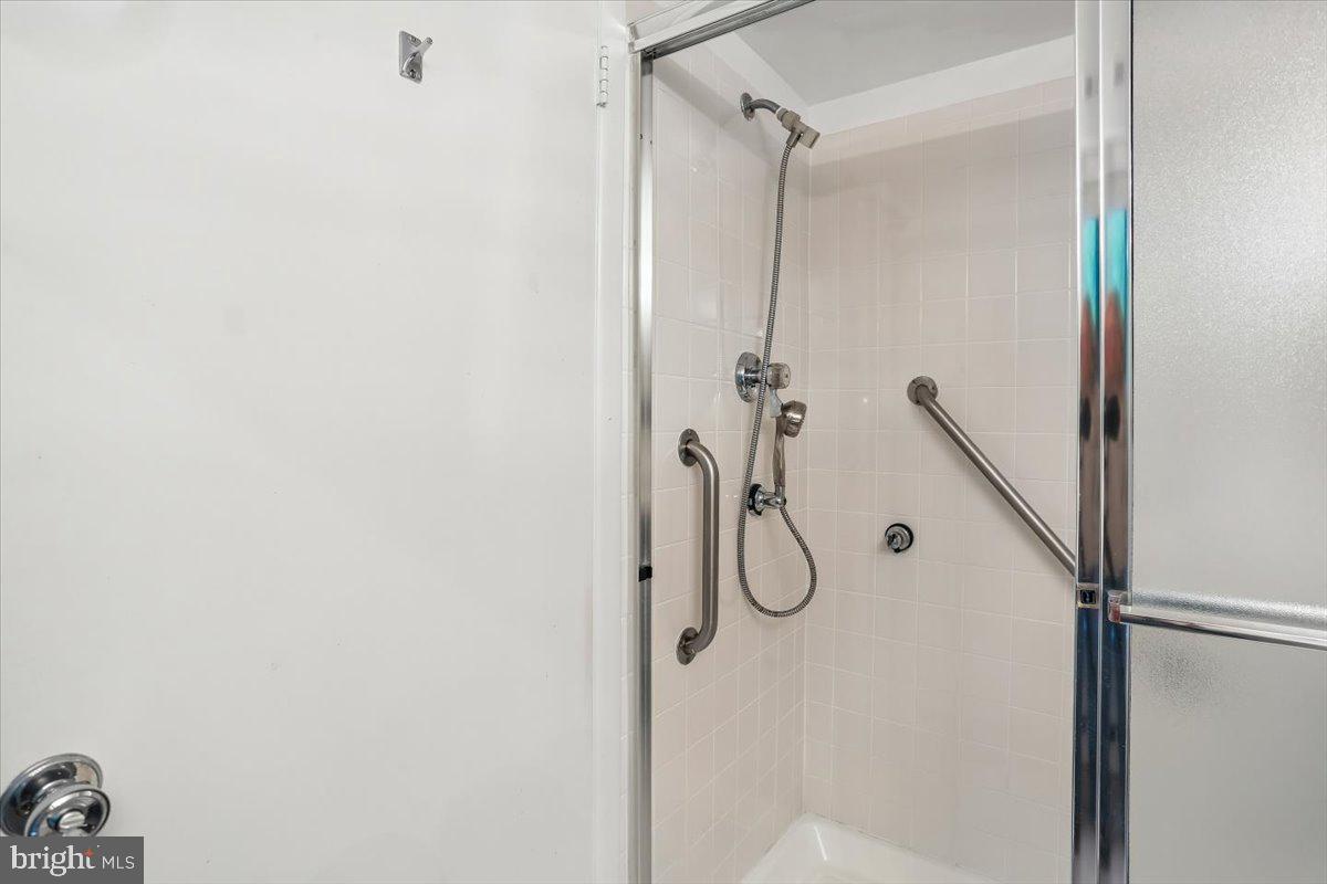 LEISURE WORLD - Residential
