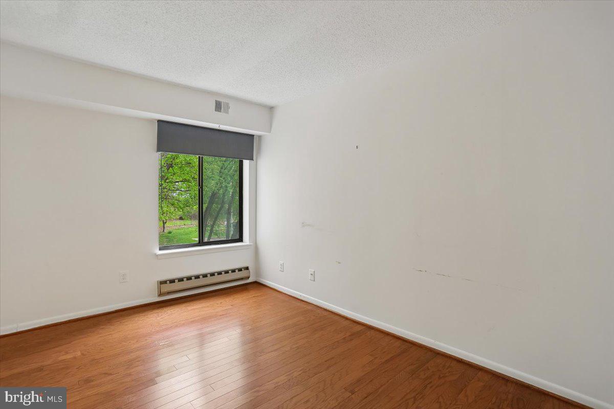 LEISURE WORLD - Residential