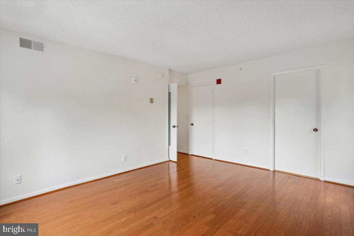 LEISURE WORLD - Residential