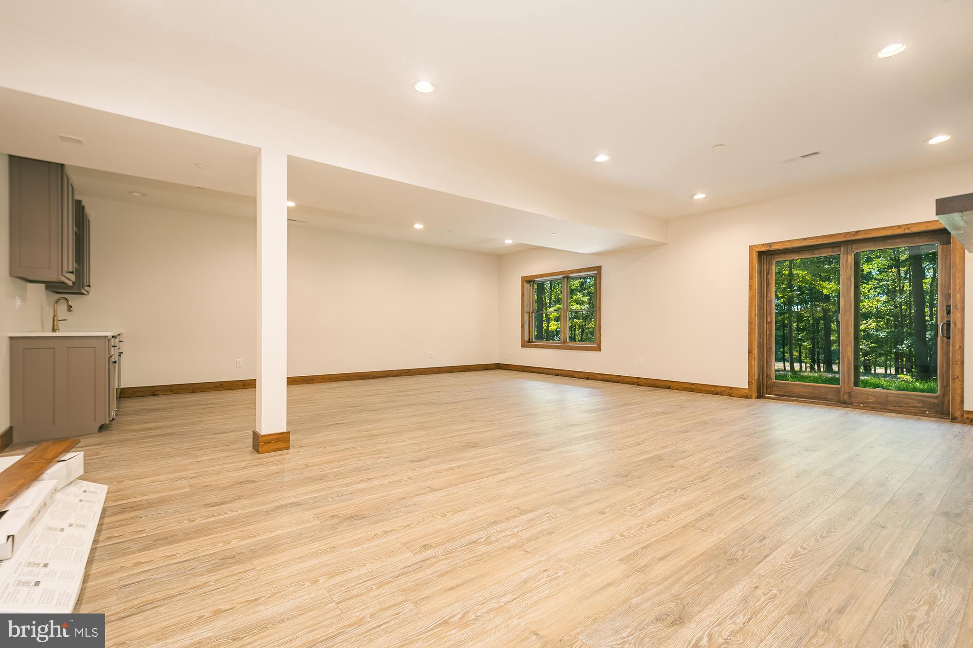 THOUSAND ACRES - Residential