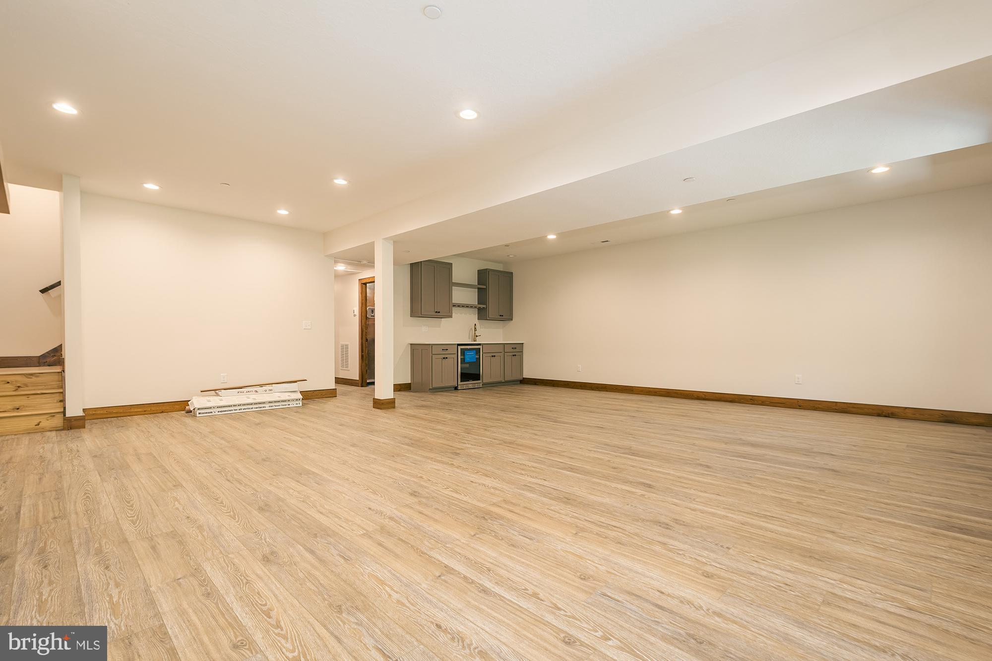 THOUSAND ACRES - Residential