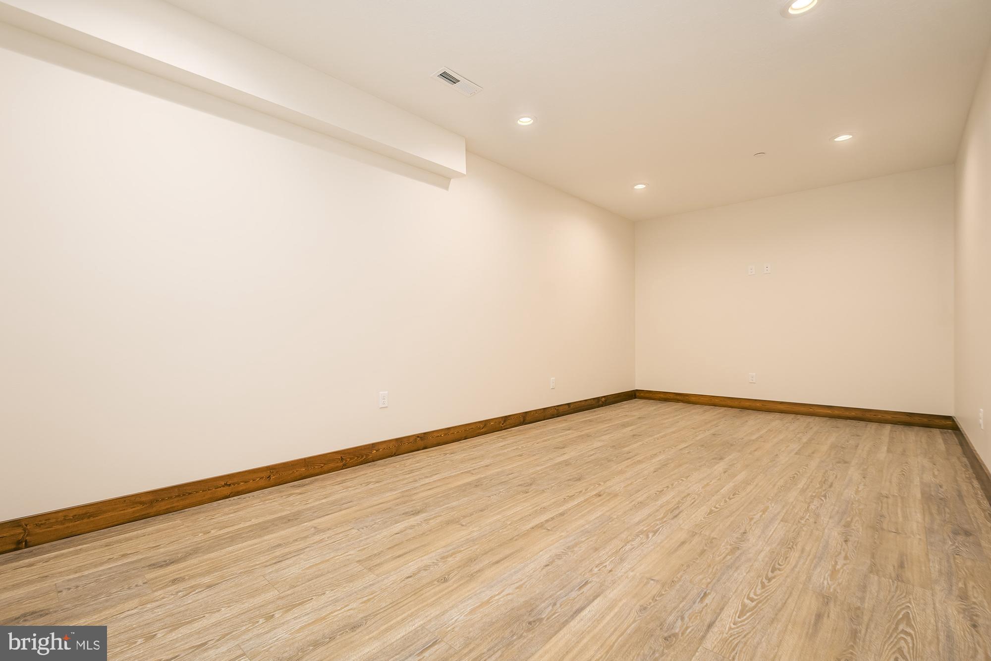 THOUSAND ACRES - Residential