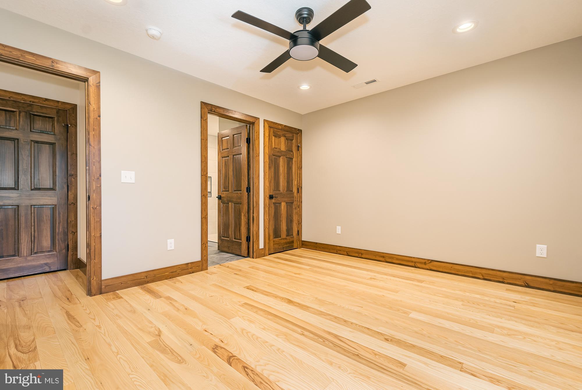 THOUSAND ACRES - Residential