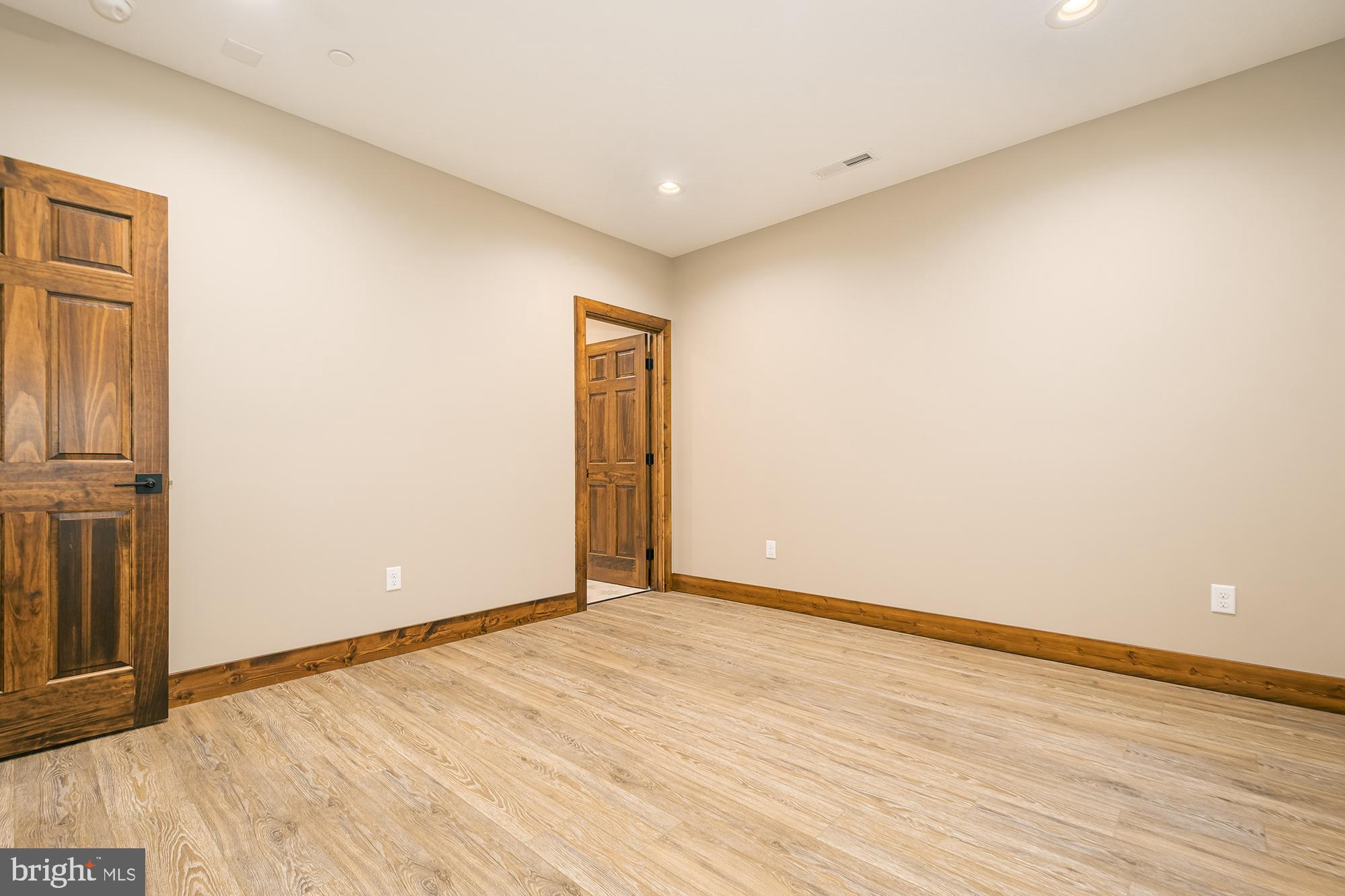 THOUSAND ACRES - Residential