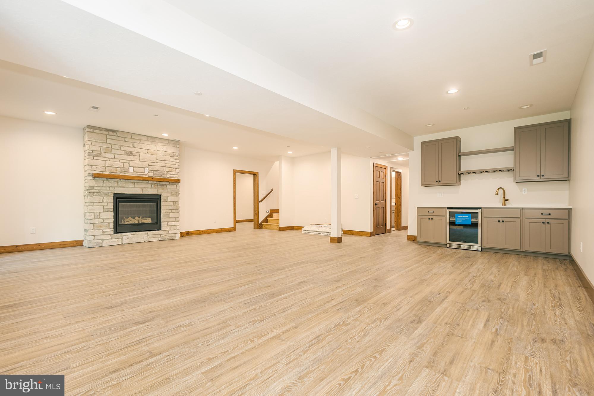 THOUSAND ACRES - Residential