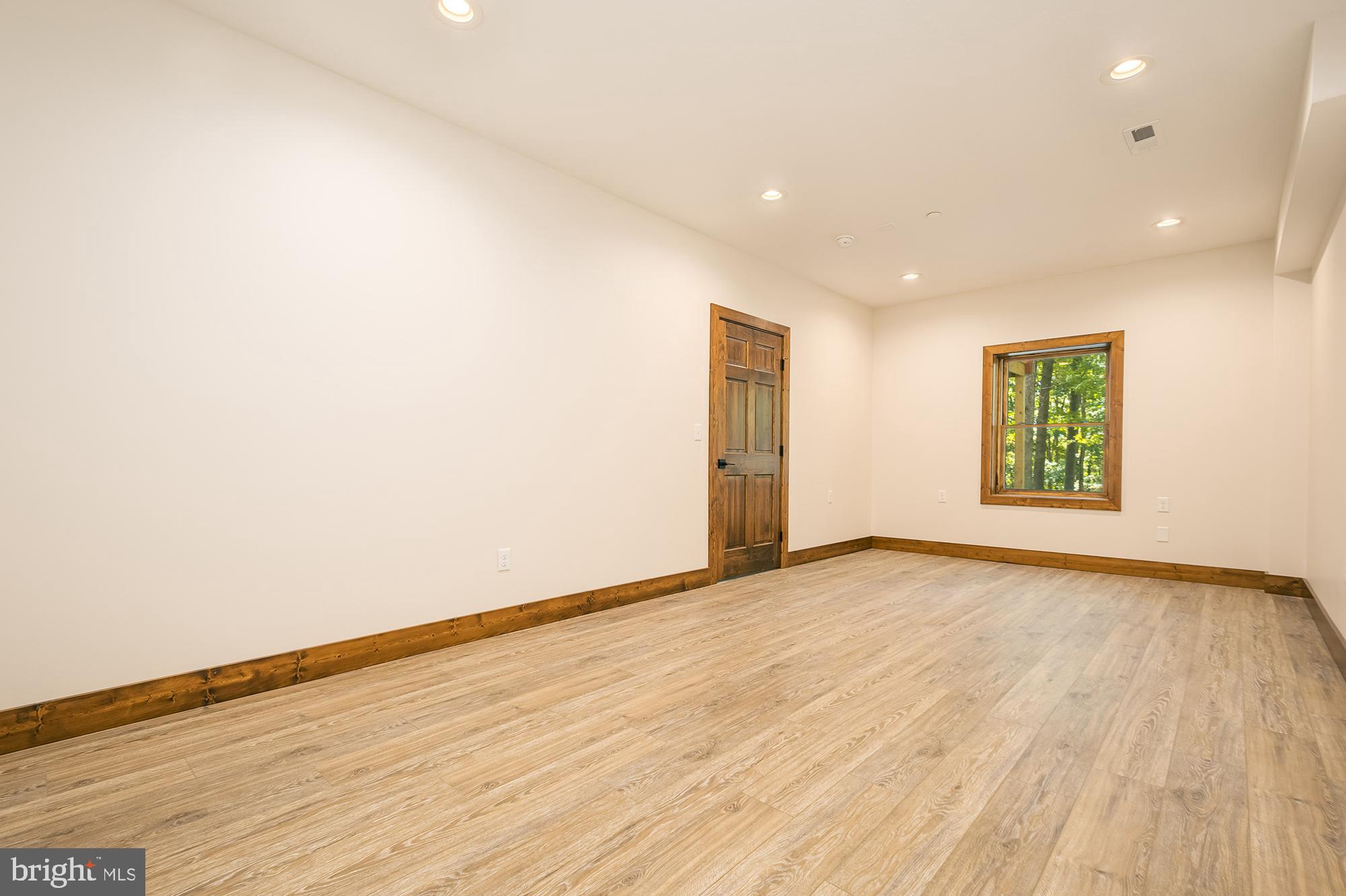 THOUSAND ACRES - Residential