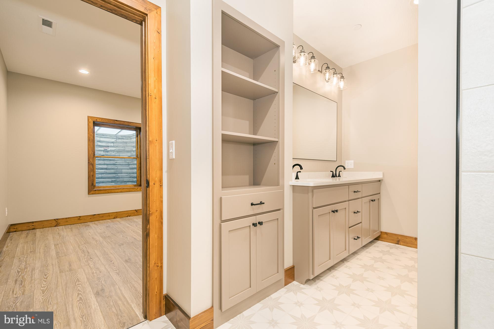 THOUSAND ACRES - Residential