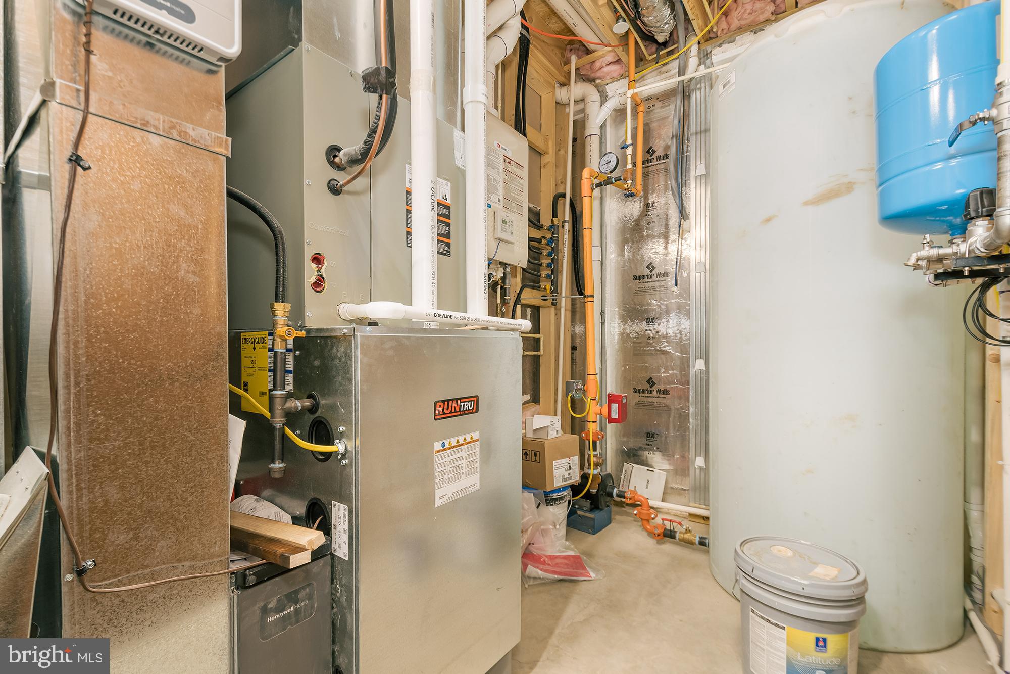 THOUSAND ACRES - Residential