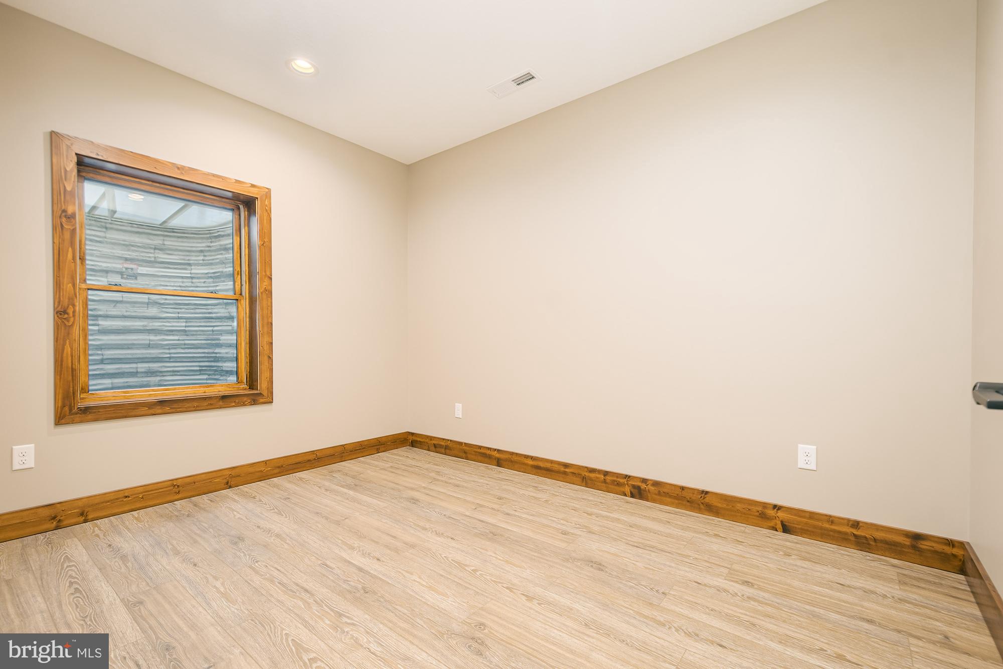 THOUSAND ACRES - Residential