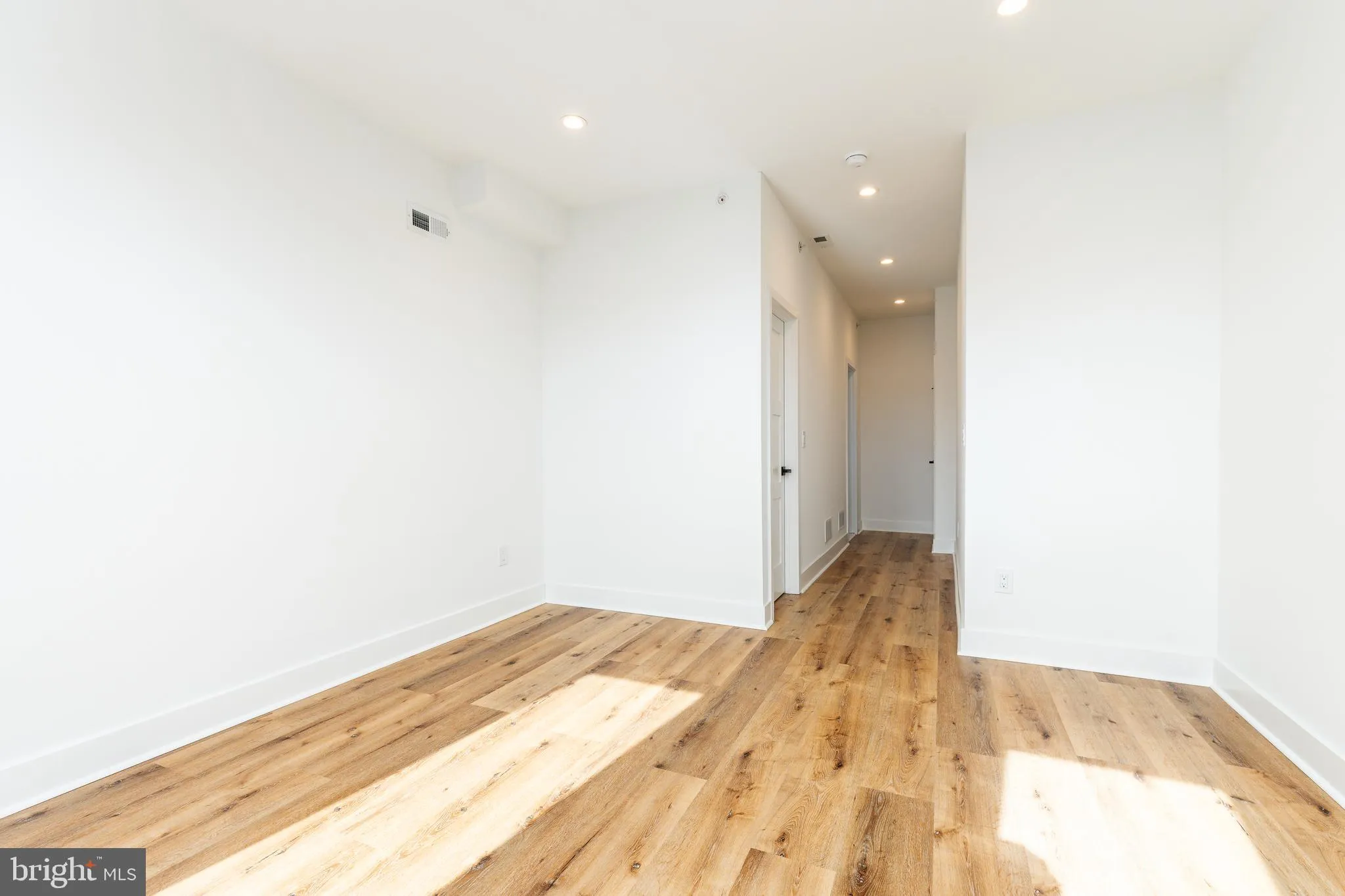 Philadelphia, Pennsylvania 19148, United States, 4 Bedrooms Bedrooms, ,3 BathroomsBathrooms,Residential,Active,82979