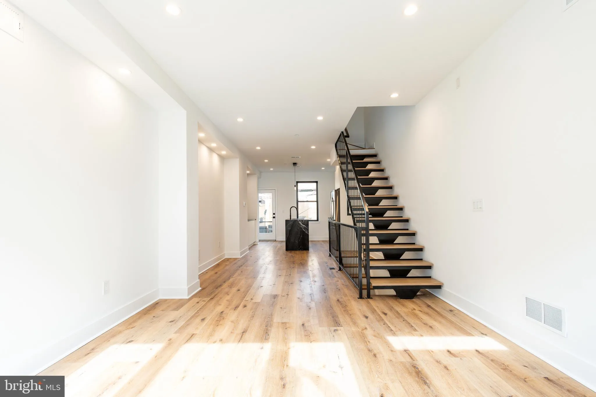 Philadelphia, Pennsylvania 19148, United States, 4 Bedrooms Bedrooms, ,3 BathroomsBathrooms,Residential,Active,82979