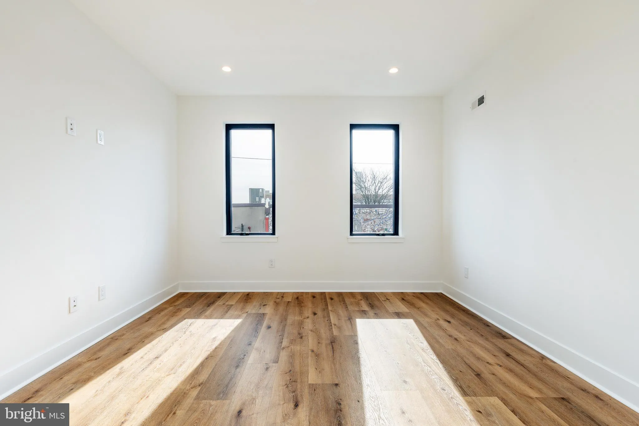 Philadelphia, Pennsylvania 19148, United States, 4 Bedrooms Bedrooms, ,3 BathroomsBathrooms,Residential,Active,82979