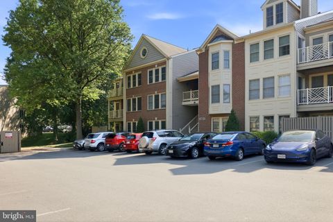 Photo of 3804 Ridge Knoll Court #310A, FAIRFAX, VA 22033 (MLS # VAFX2309332)