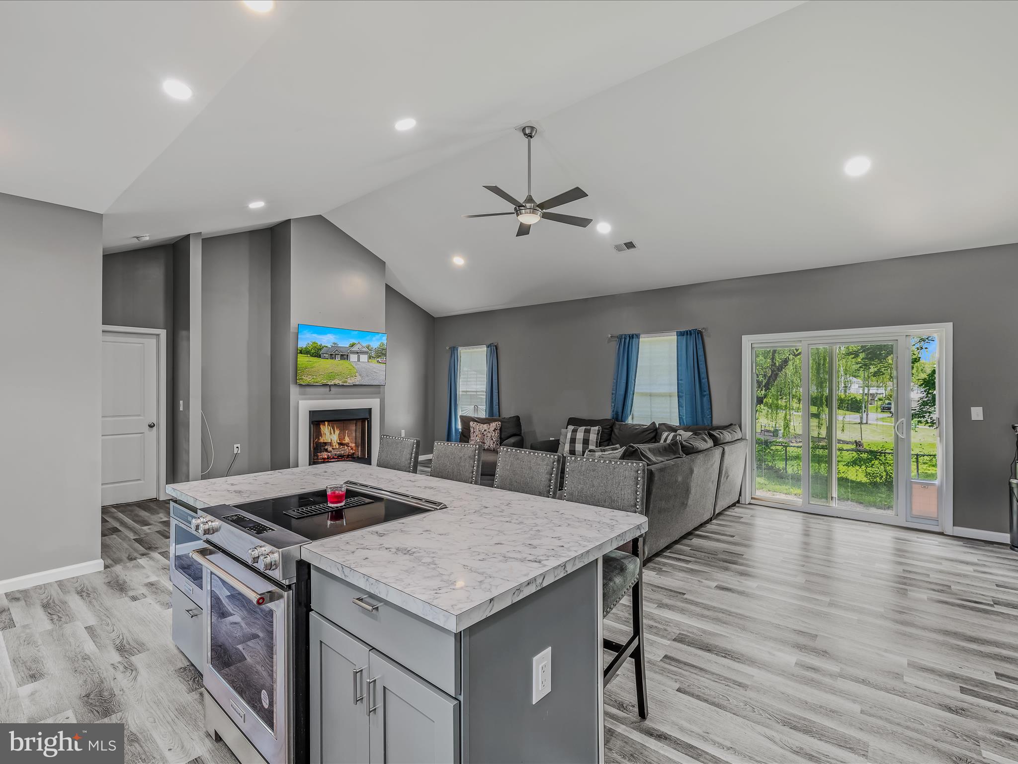 OPEQUON VIEW - Residential