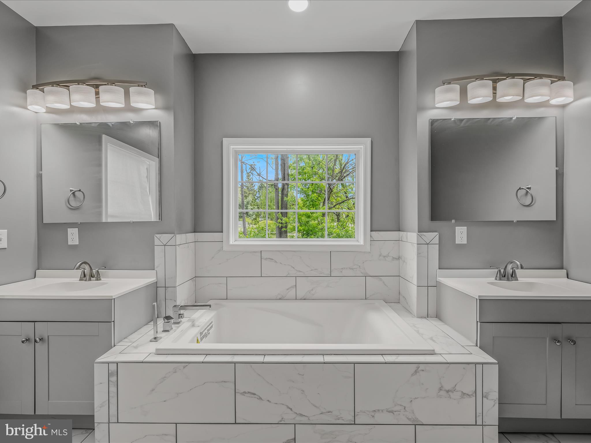 OPEQUON VIEW - Residential