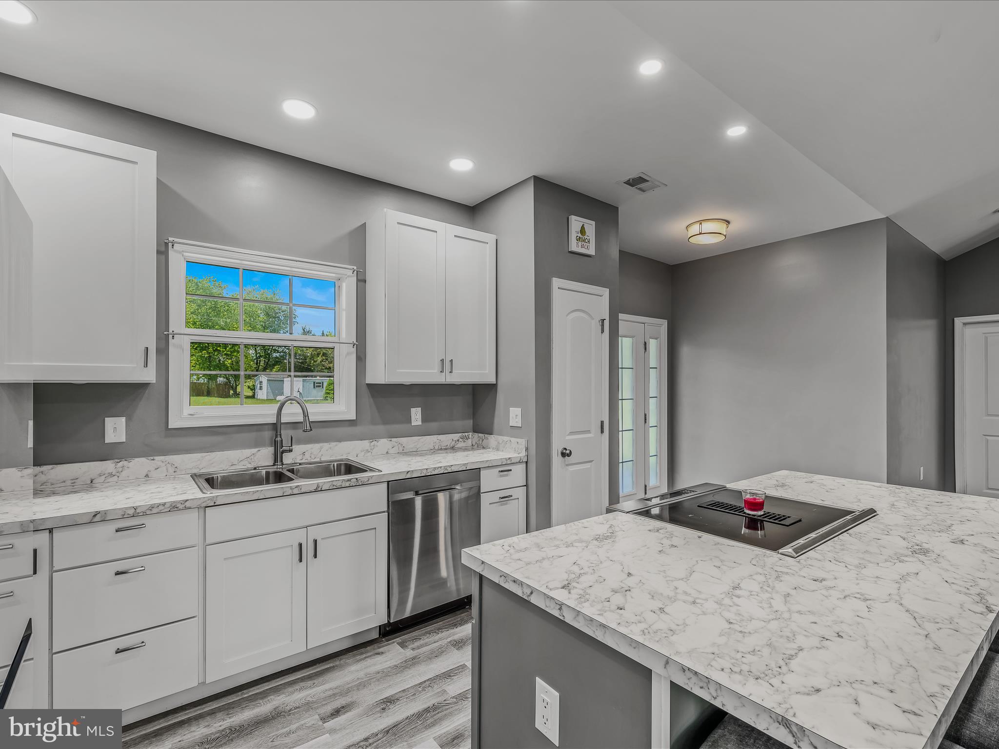 OPEQUON VIEW - Residential