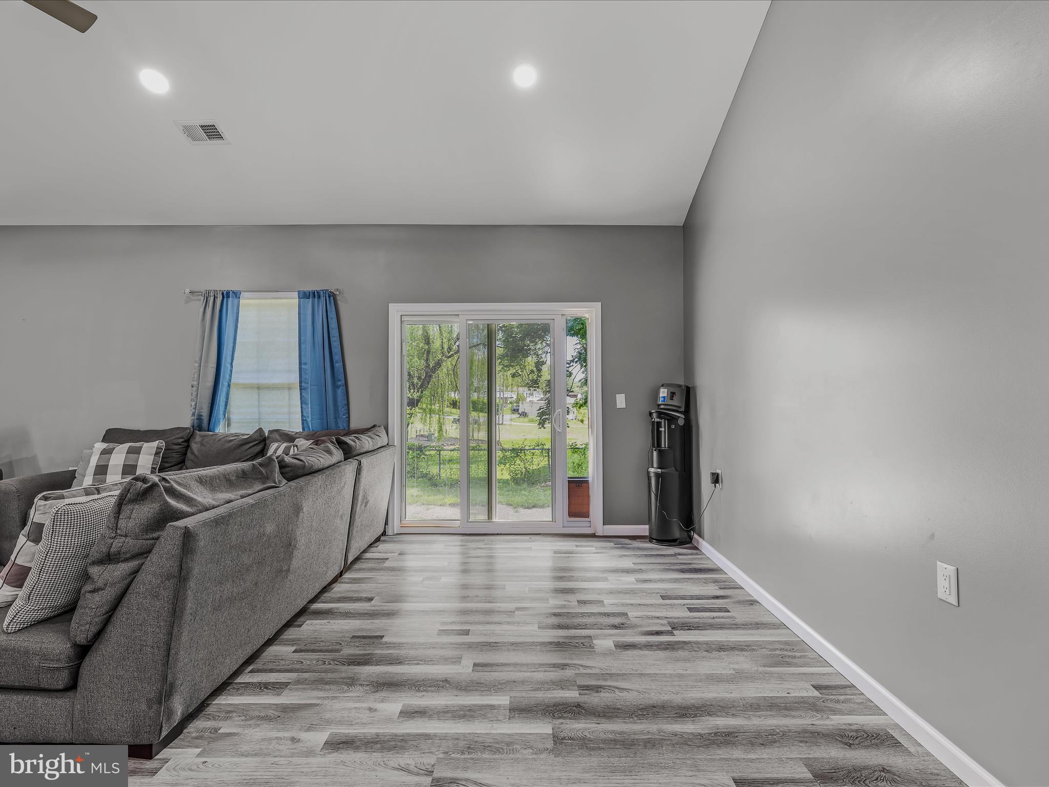 OPEQUON VIEW - Residential