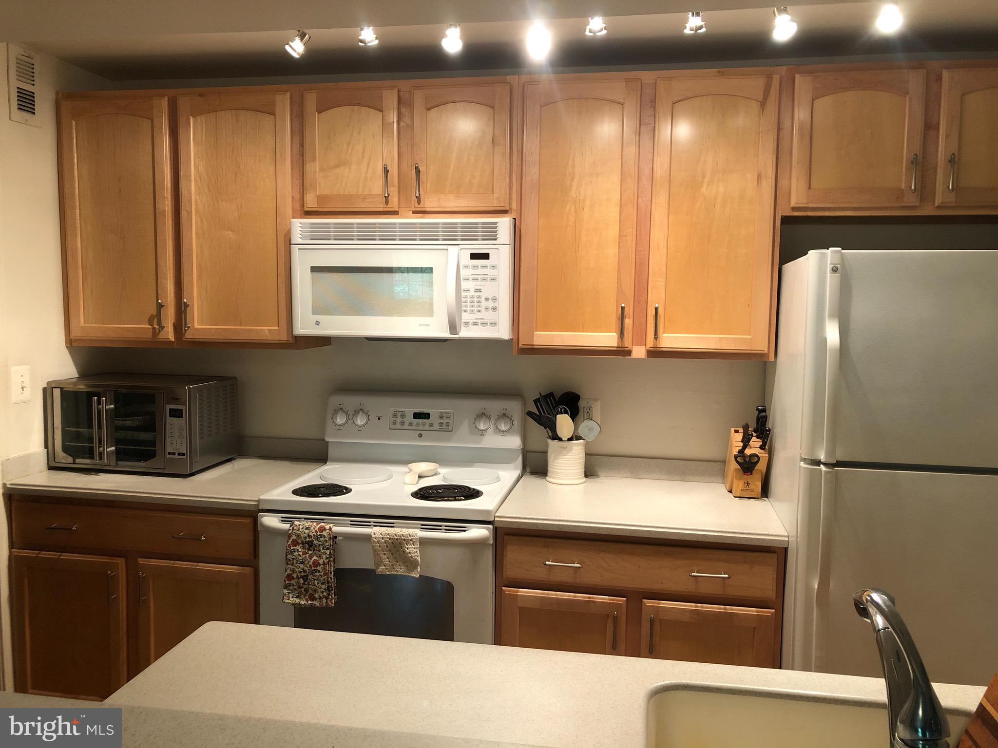 PENDERBROOK SQUARE CONDOMINIUMS - Residential