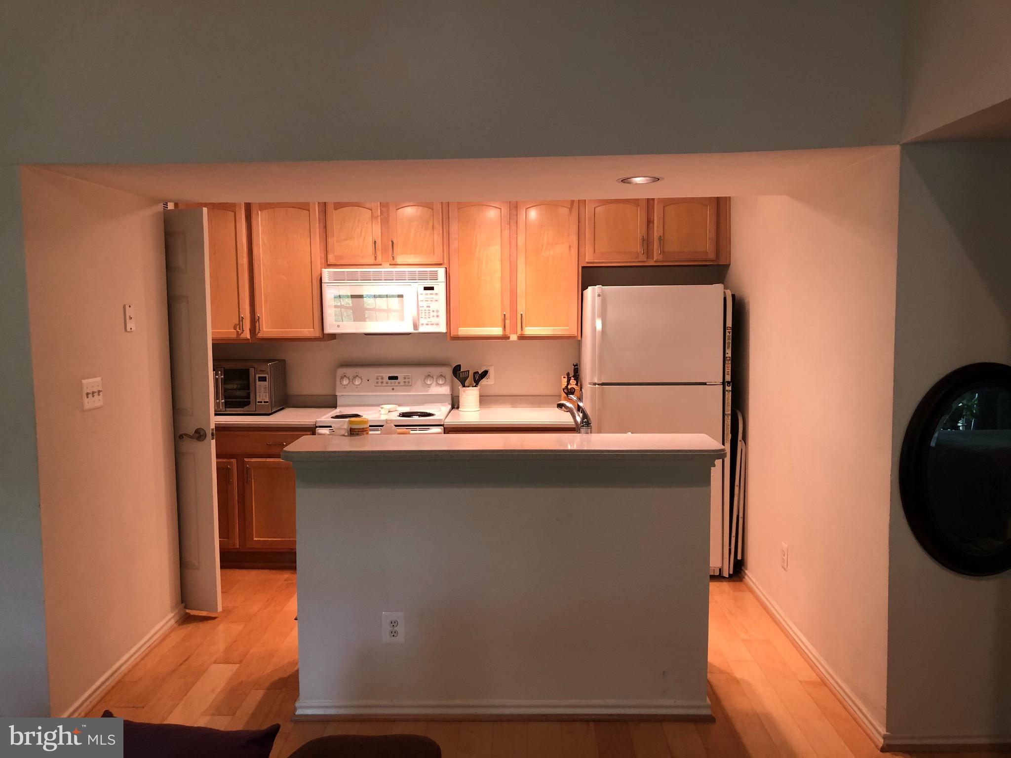 PENDERBROOK SQUARE CONDOMINIUMS - Residential