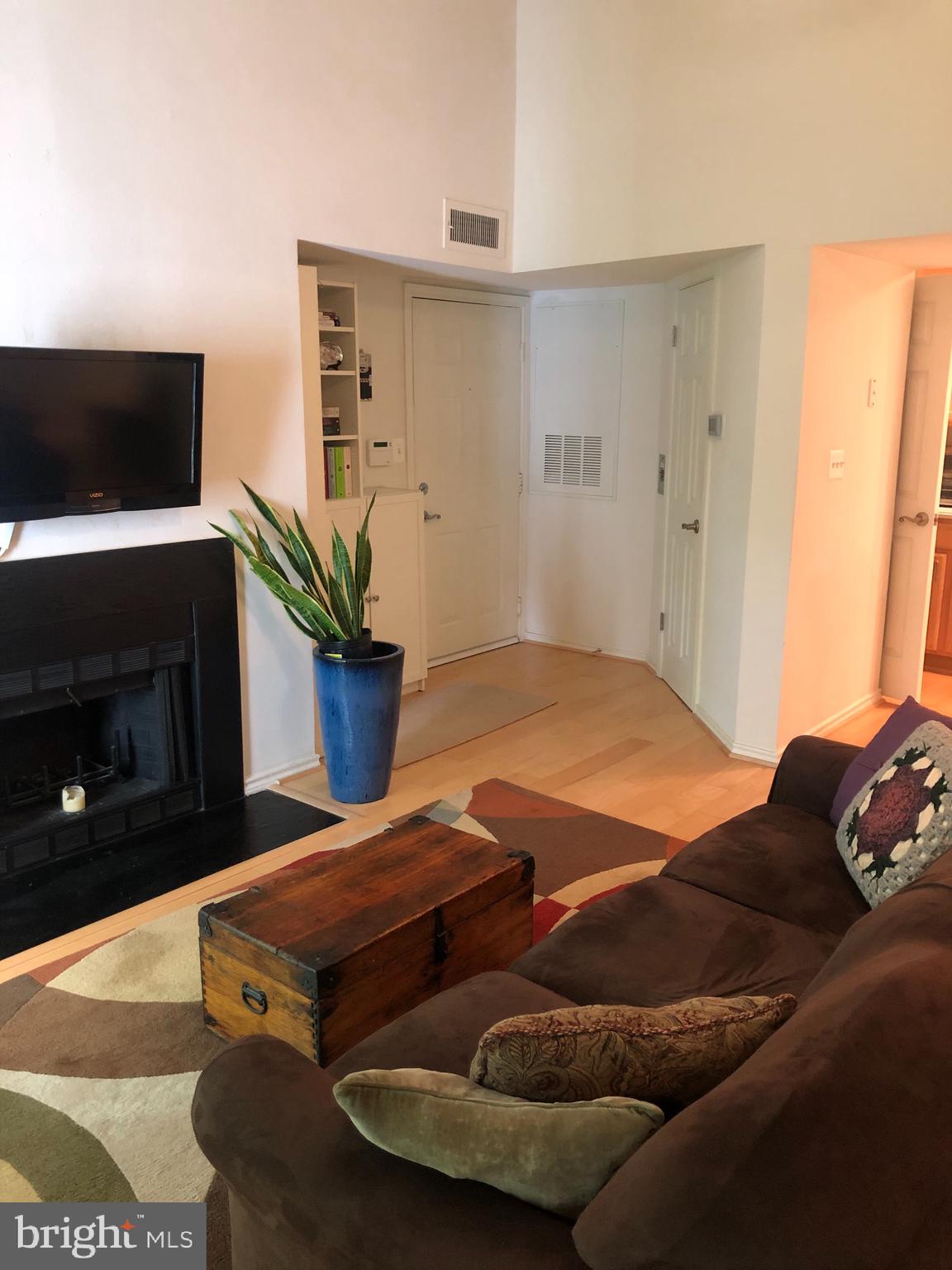 PENDERBROOK SQUARE CONDOMINIUMS - Residential