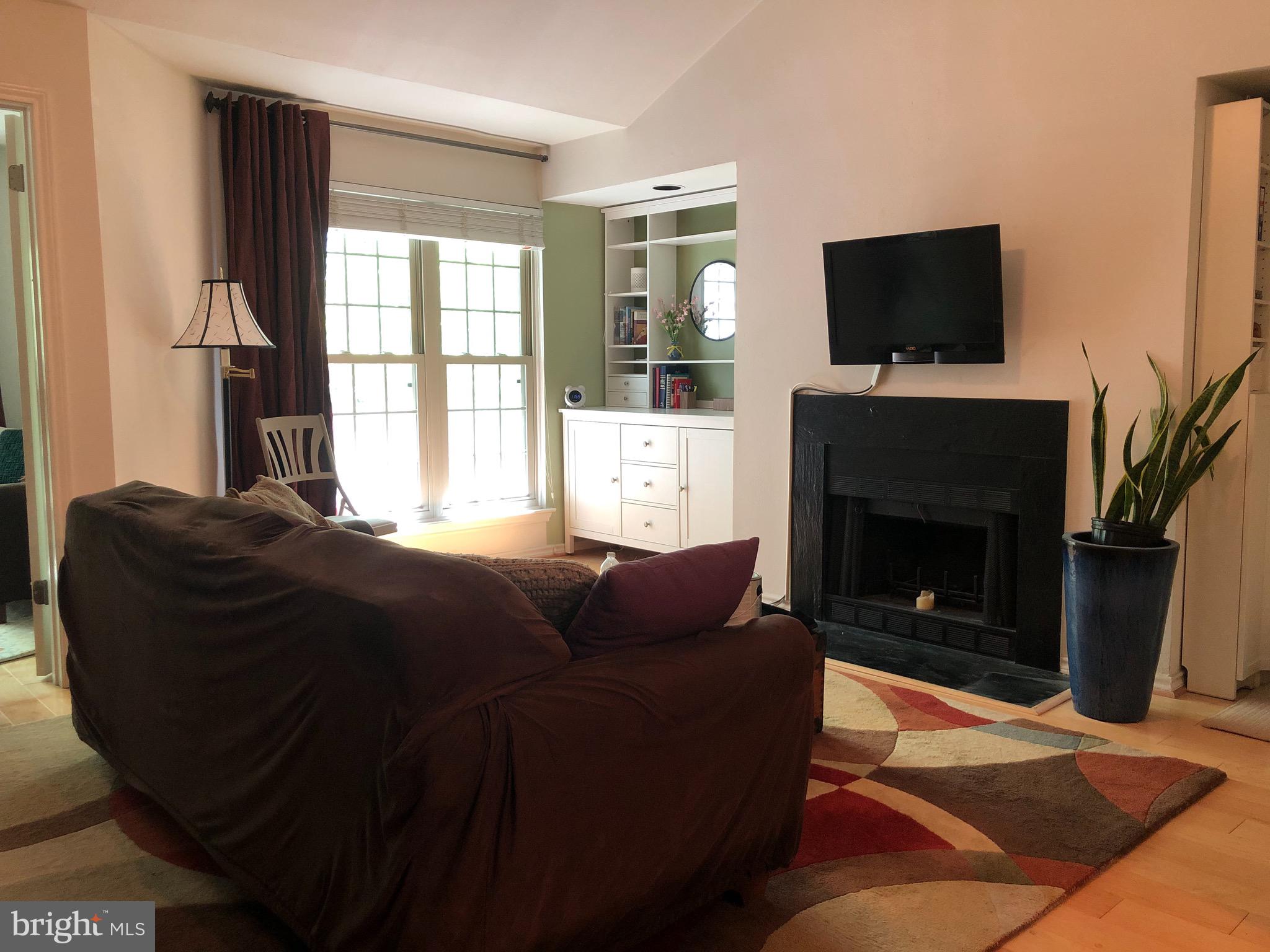 PENDERBROOK SQUARE CONDOMINIUMS - Residential