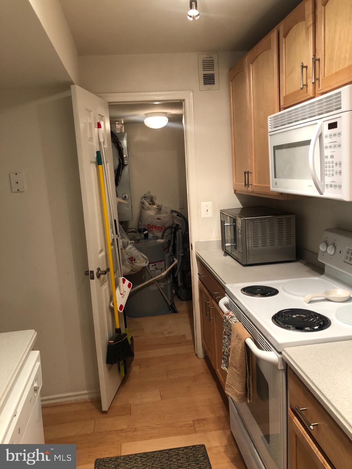 PENDERBROOK SQUARE CONDOMINIUMS - Residential