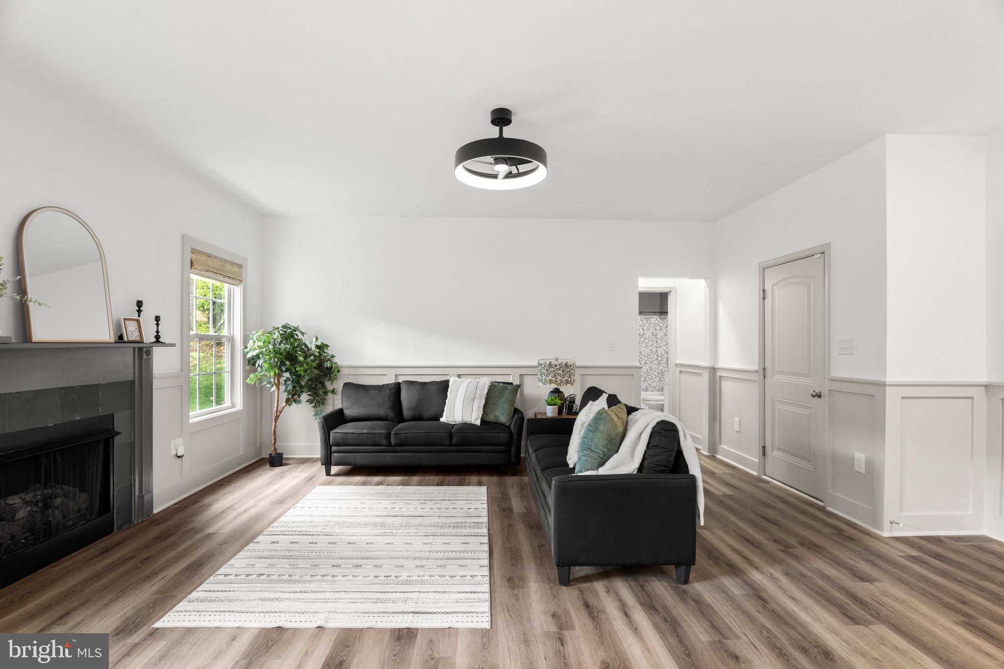 LAKE FOREST ESTATES - Residential