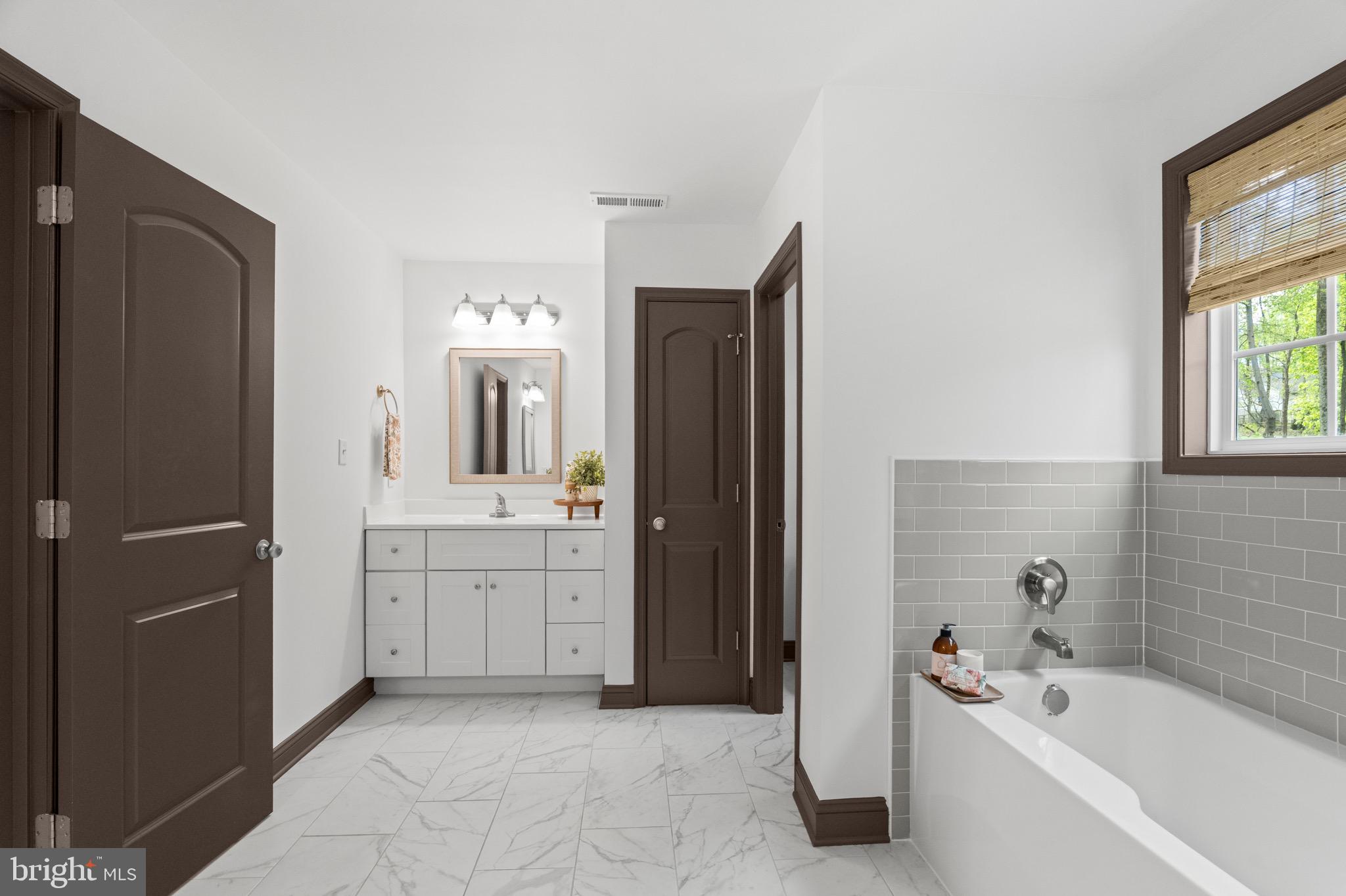 LAKE FOREST ESTATES - Residential