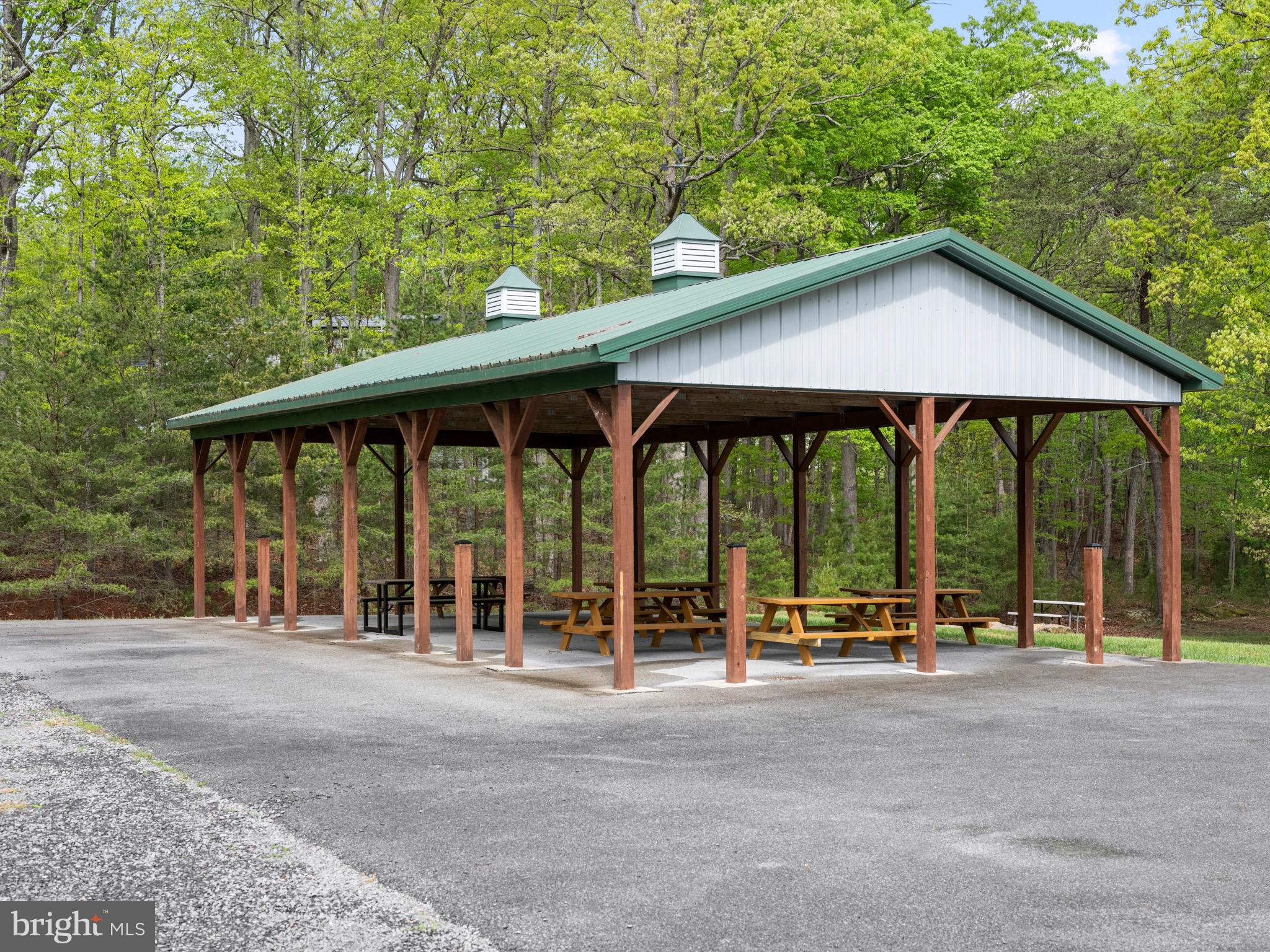 LAKE FOREST ESTATES - Residential