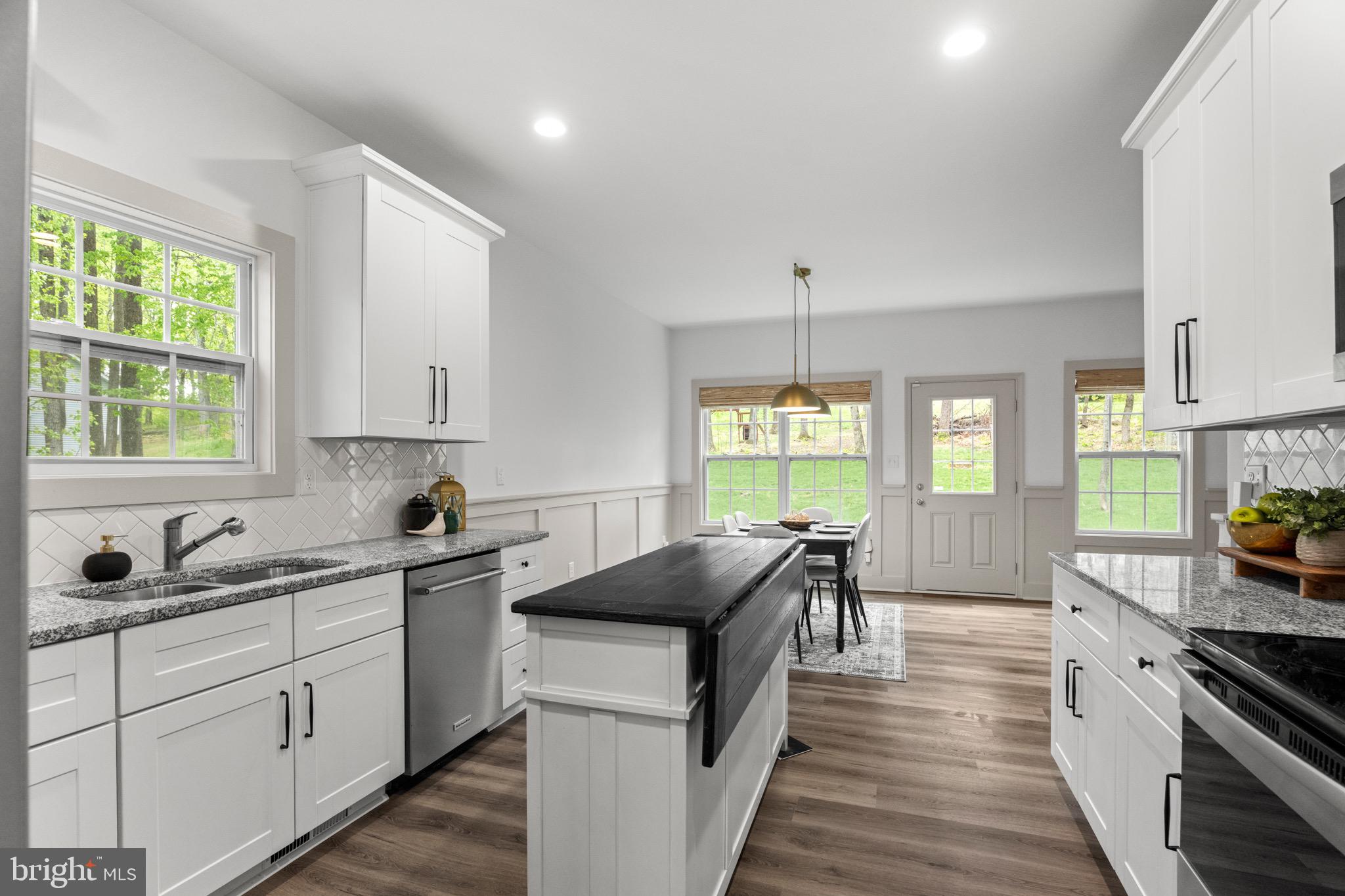 LAKE FOREST ESTATES - Residential