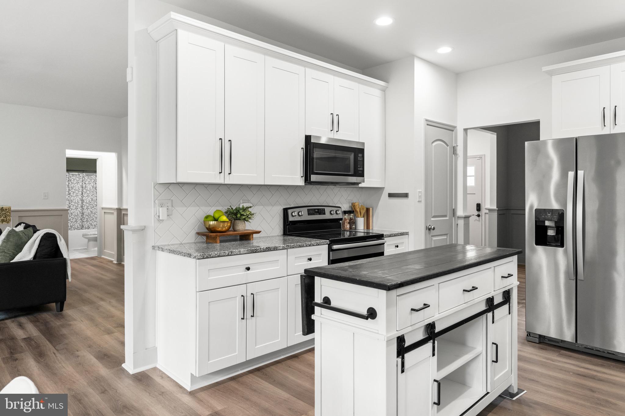 LAKE FOREST ESTATES - Residential