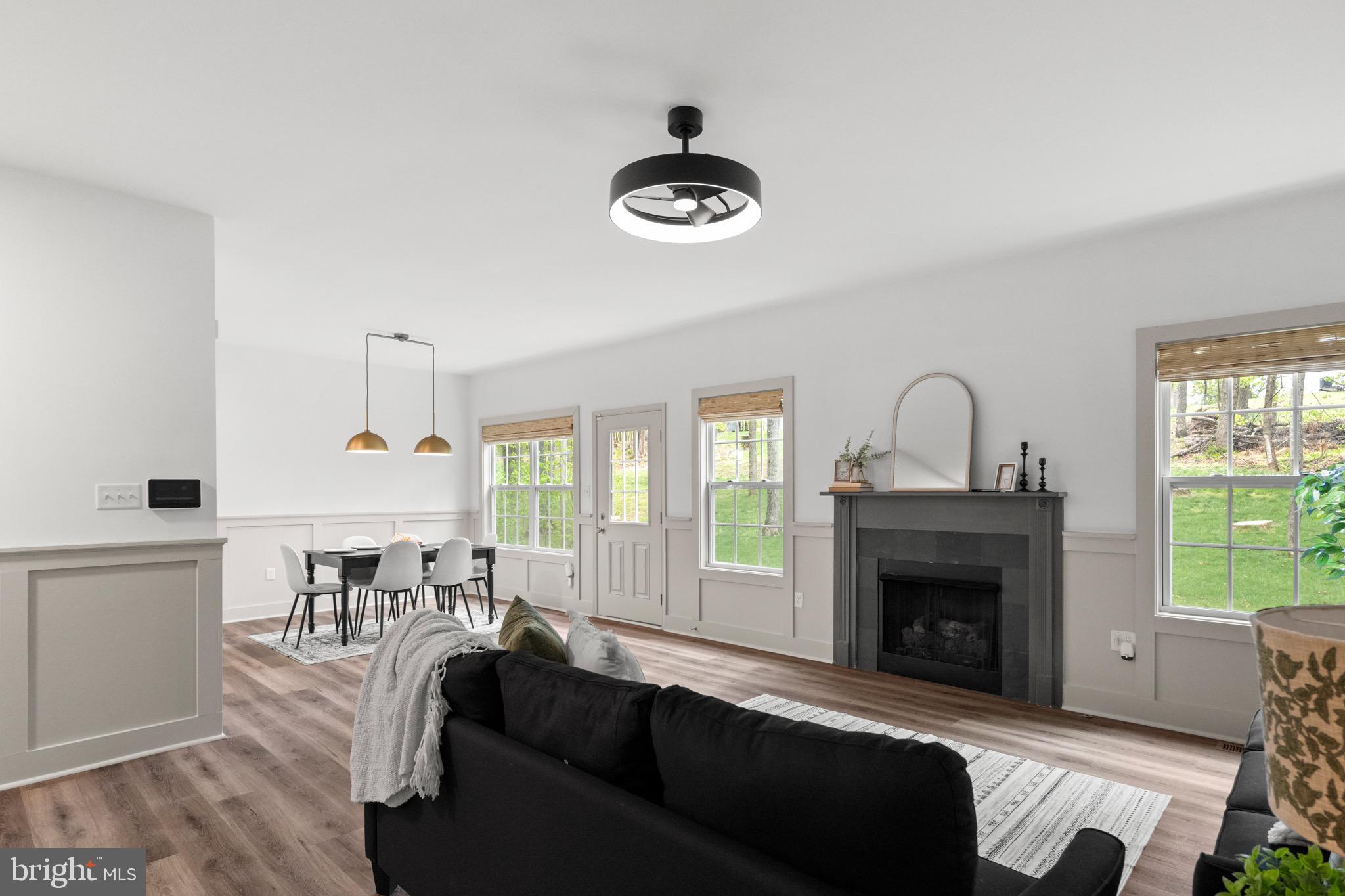 LAKE FOREST ESTATES - Residential