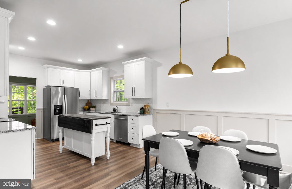 LAKE FOREST ESTATES - Residential