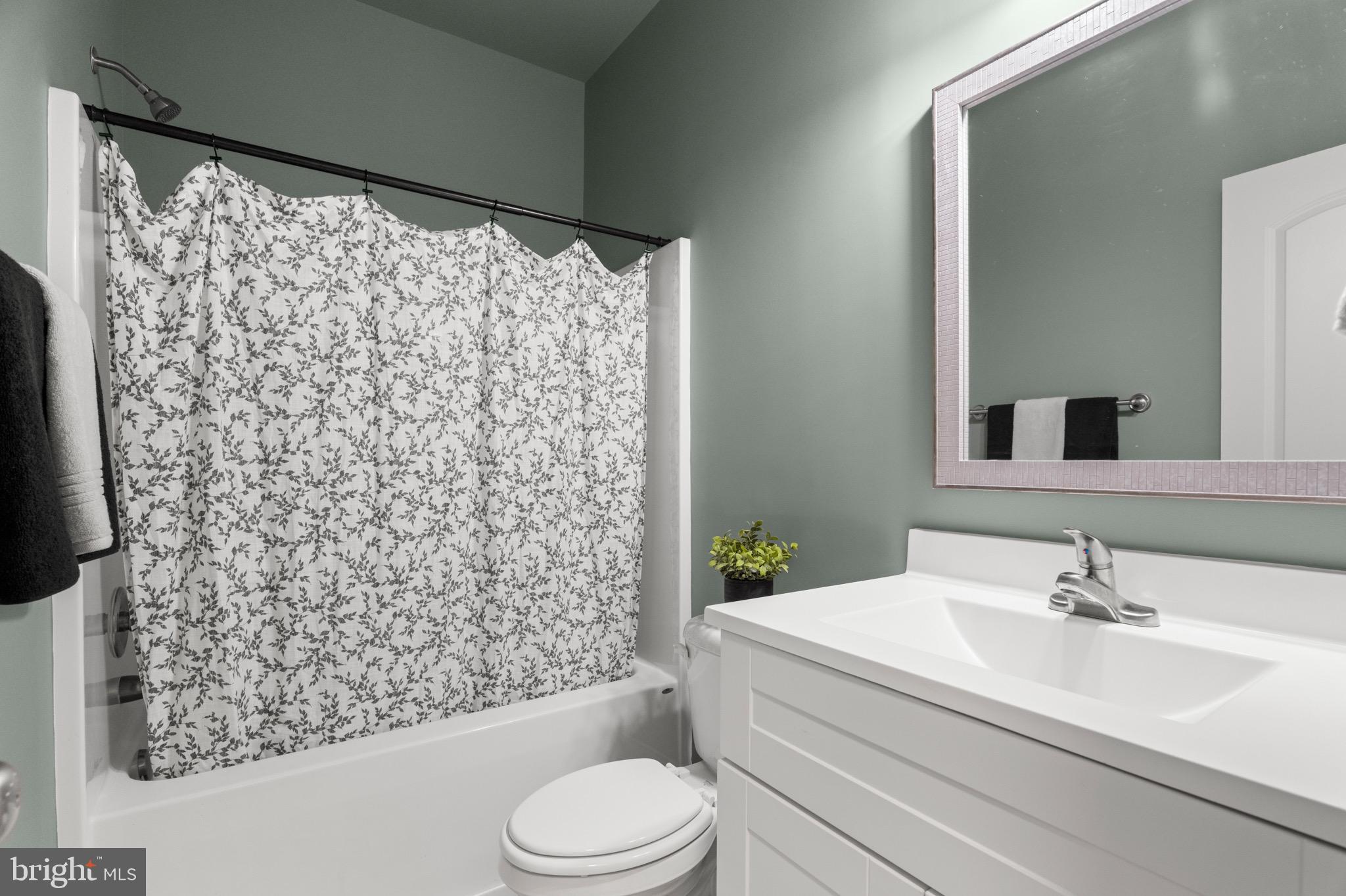 LAKE FOREST ESTATES - Residential