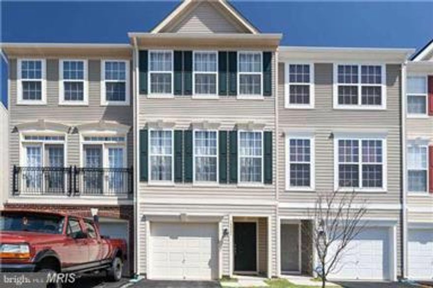 Stunning TH in Mint Condition! Sparkling hardwoods on main lvl, spacious living & dining rms, kitchen w. SS appliances, granite ctrs, 42" cabs, ctr island. 2 MBR suites on upper lvl & one BR suite on lower lvl. Deck overlooking common area. Community amenities include comm ctr, outdoor pool, tennis ct, gym & more. Close to premier shopping, restaurants & entertainment. See it today!